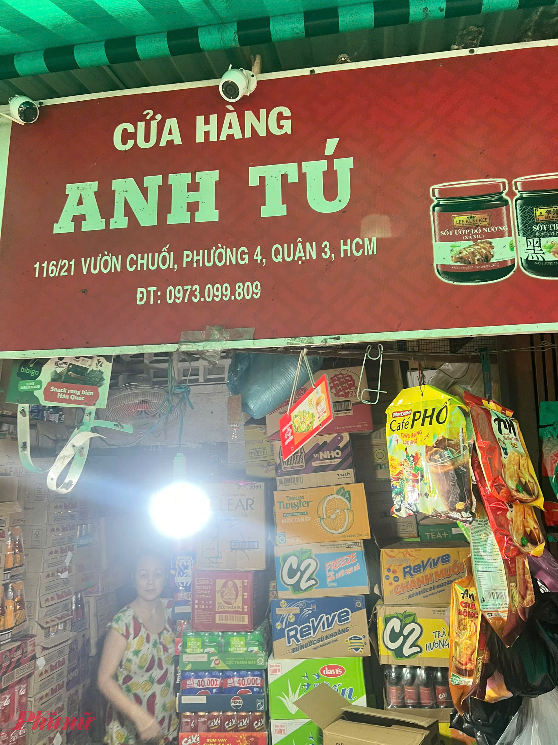 Một tạp hóa báo hết hàng và đang phải chờ nhà máy giao mới có bán tiếp