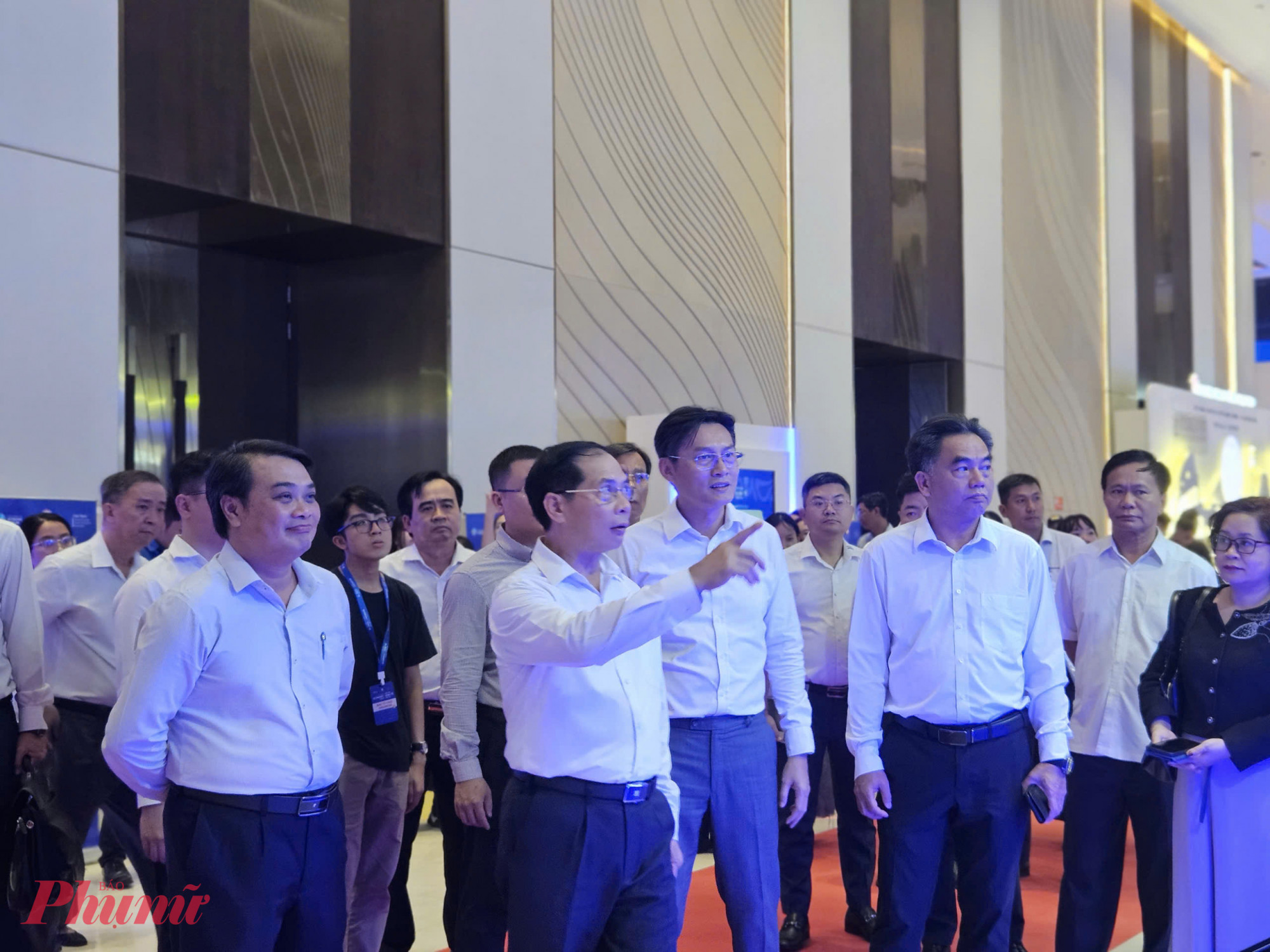 Đánh giá tổng thể, Phó Thủ tướng Bùi Thanh Sơn cho rằng mọi khâu tổ chức đã được chuẩn bị kỹ lưỡng, sẵn sàng đón tiếp và phục vụ các đại biểu, quan khách tham dự diễn đàn vào ngày mai.