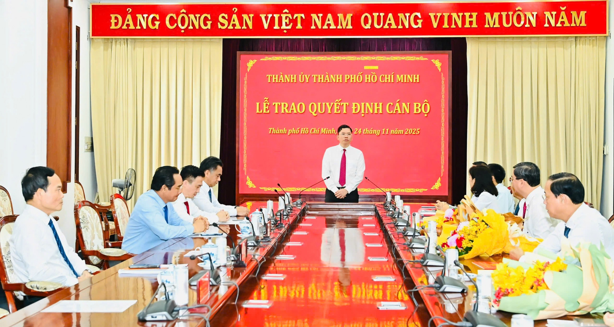 Phó Chủ tịch UBND TPHCM Hoàng Nguyên Dinh phát biểu nhận nhiệm vụ - Ảnh: Việt Dũng/ SGGP