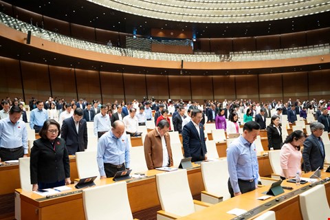 Quốc hội dành 1 phút mặc niệm 