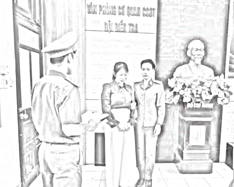 CQĐT đọc các Quyết định khởi tố bị can - Ảnh: CAQN