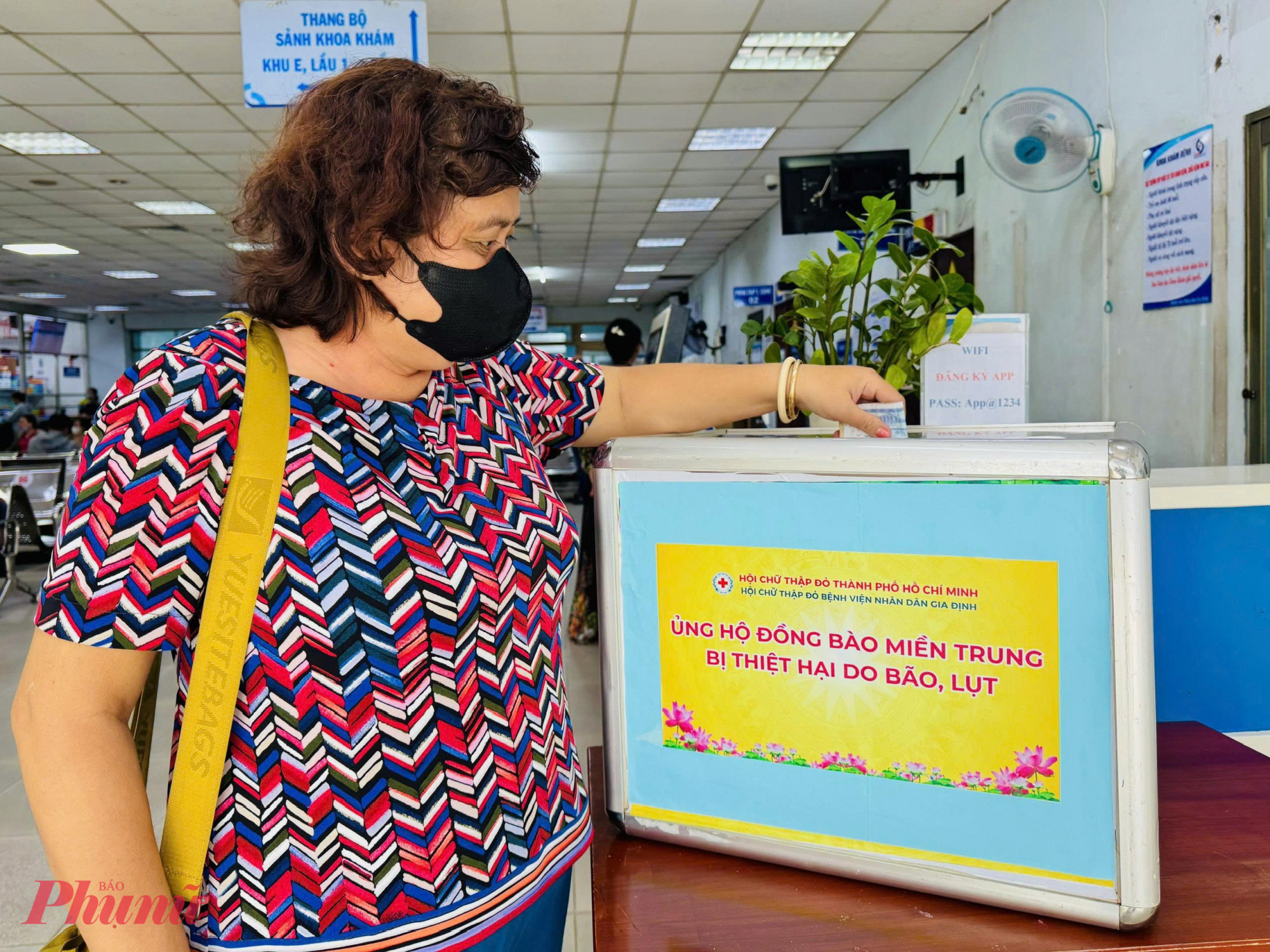 Nhiều thân nhân bệnh nhân đang điều trị tại Bệnh viện Nhân dân Gia Định ủng hộ quyên góp, mọi người cho rằng đứng trước bệnh tật đúng là khó khăn, nhưng người dân bị thiên tai, lũ lụt càng khó khăn hơn. Chính vì vậy vẫn mong muốn bày tỏ tấm lòng tương thân tương ái đến với vùng lũ