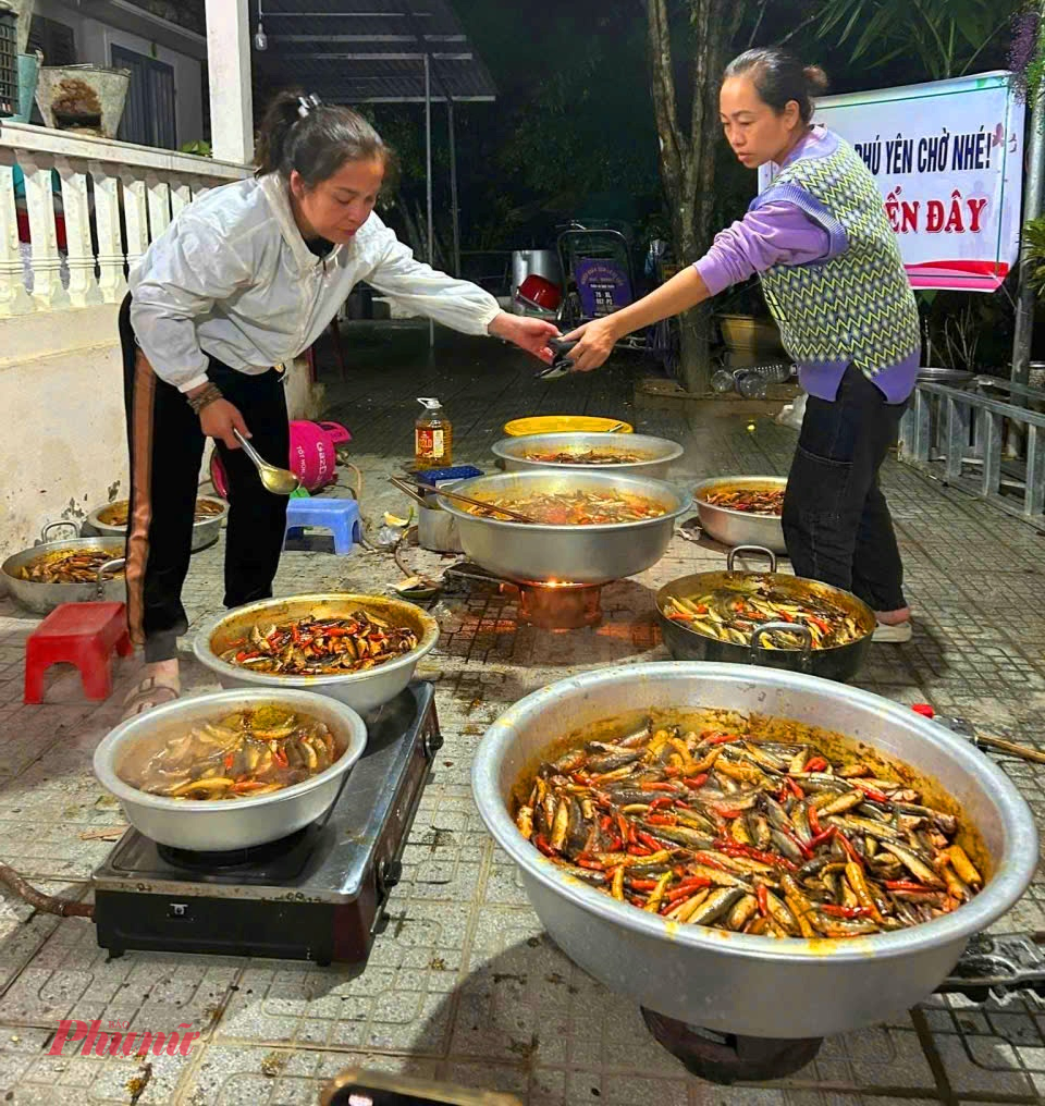Dù mệt nhoài sau một ngày dài lao động liên tục, nhiều người Huế cảm thấy hạnh phúc khi hoàn thành thêm một việc ý nghĩa.c vùng dân cư bị cô lập