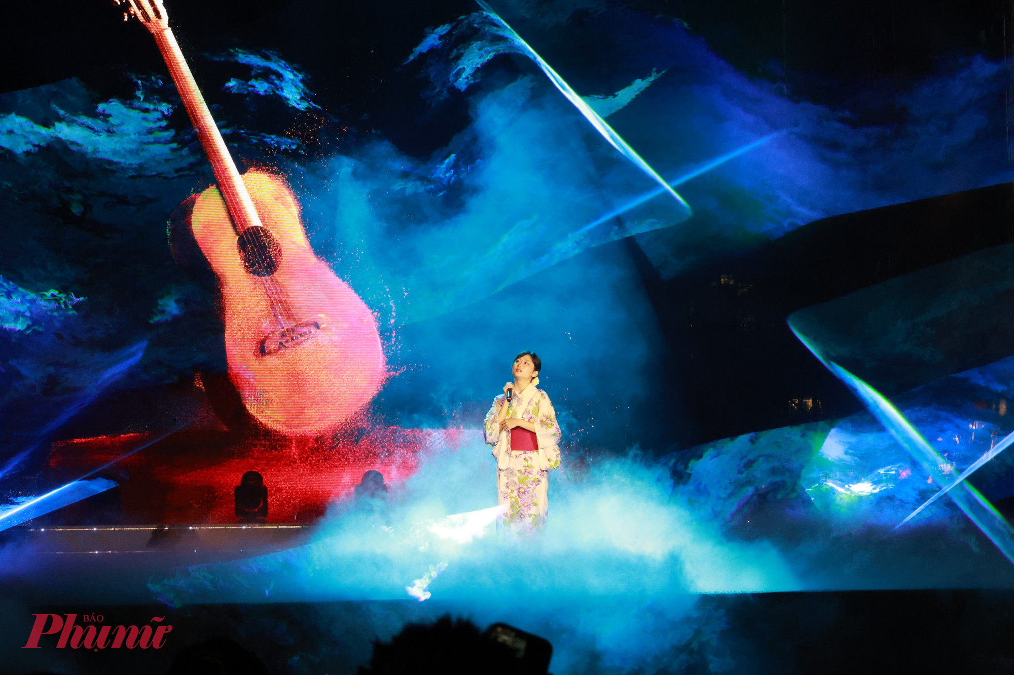 Ca sĩ Akira Nakatani hát Diễm xưa phiên bản tiếng Nhật khiến khán giả thích thú