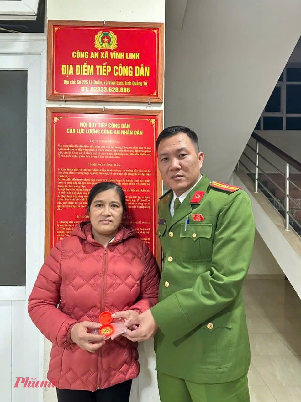 Công an trao trả số vàng giá trị lớn cho chủ nhân.