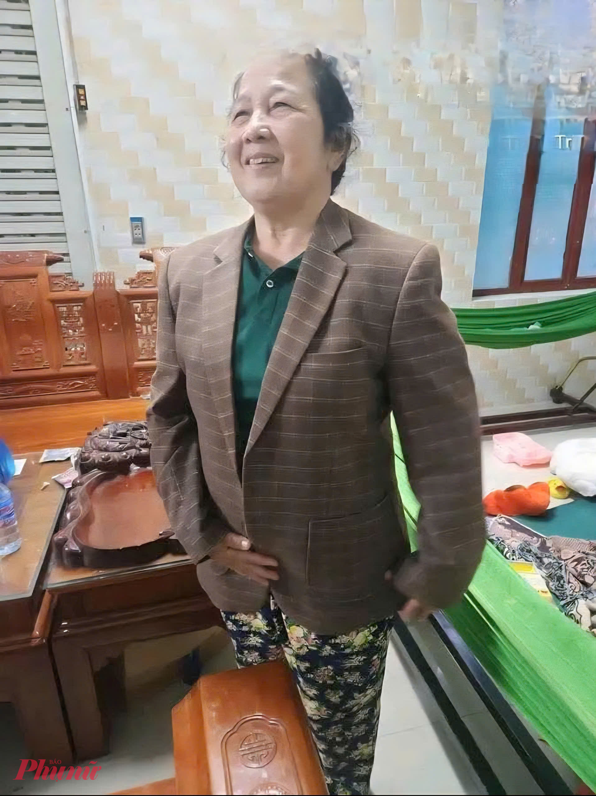 Bà Hoàng Thị Triều đăng bài thông báo tìm người đánh rơi số vàng.