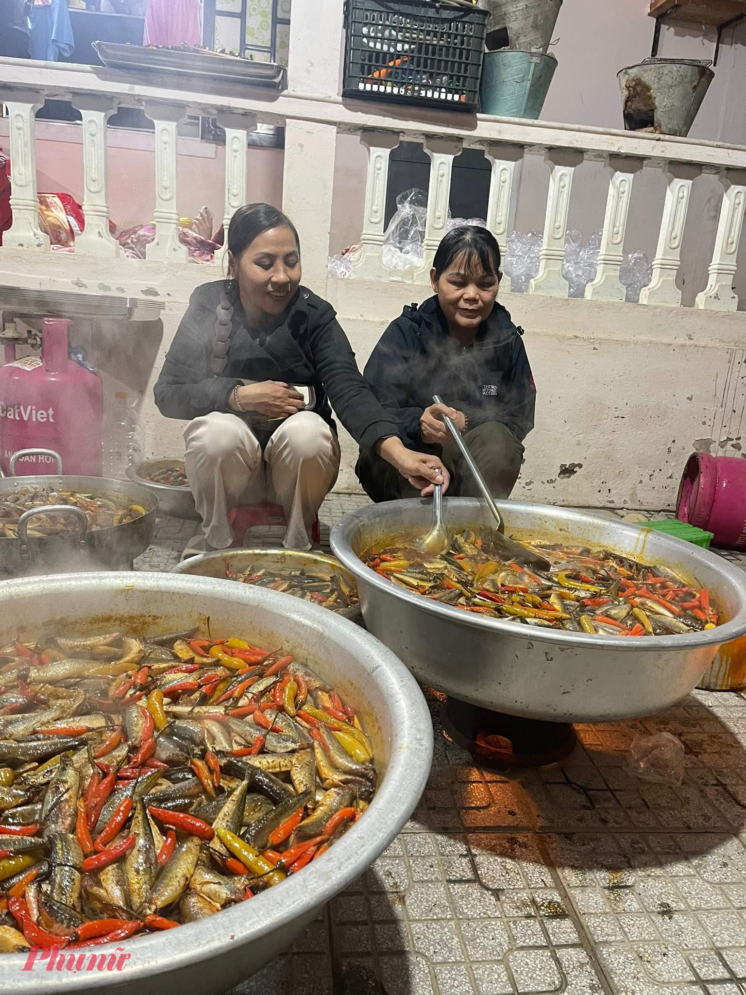 Tất cả nguyên liệu cá nục được các chị, các mẹ chọn lựa kỹ càng