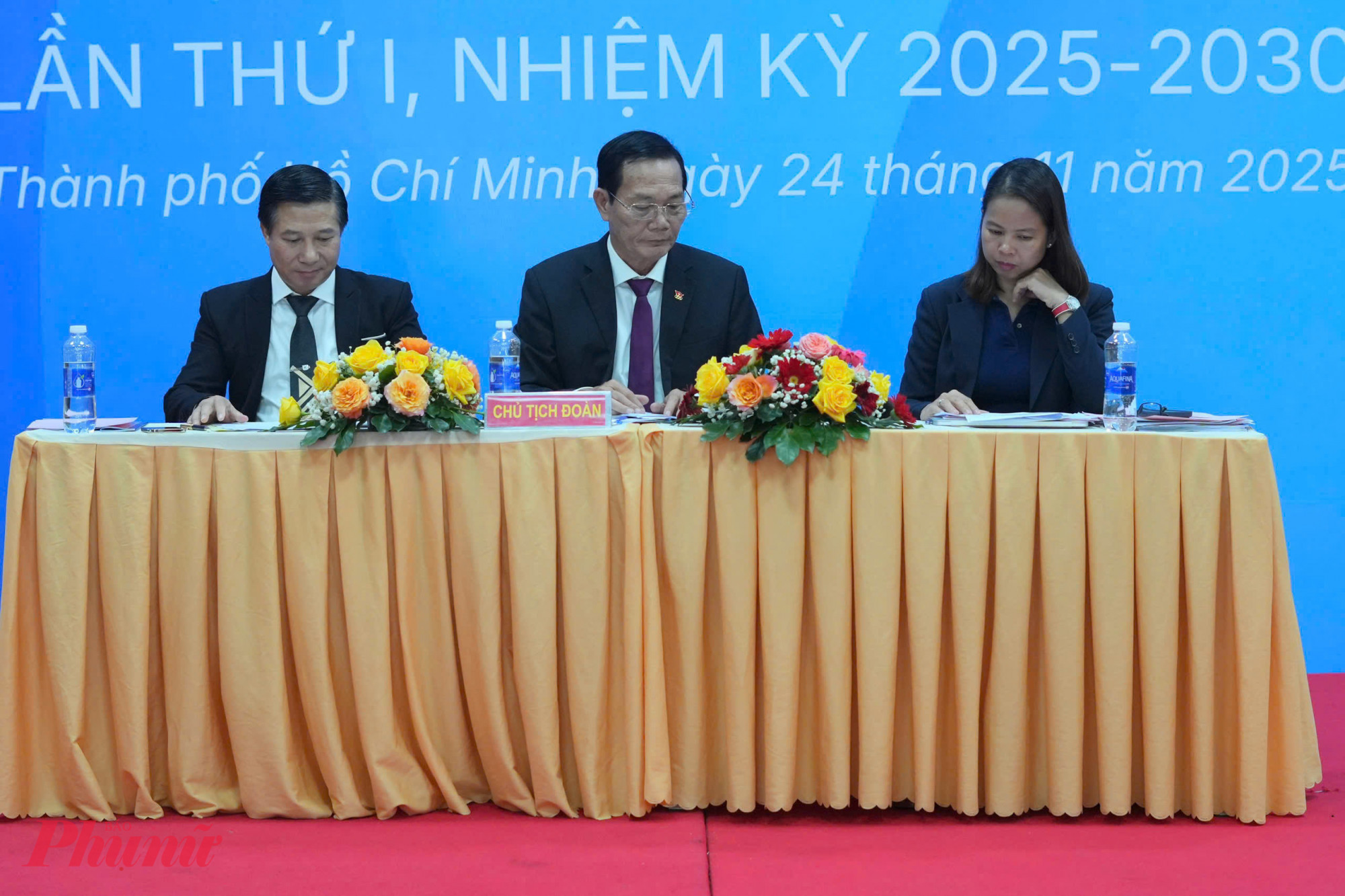 Đoàn chủ tịch tại Đại hội