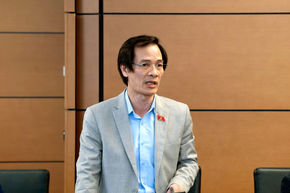 Cần một cuộc cách mạng về tư duy để đổi mới giáo dục Đại biểu Bùi Sỹ Hoàn đóng góp ý kiến cho 2 chương trình mục tiêu quốc gia - Nguồn ảnh: Quốc hội