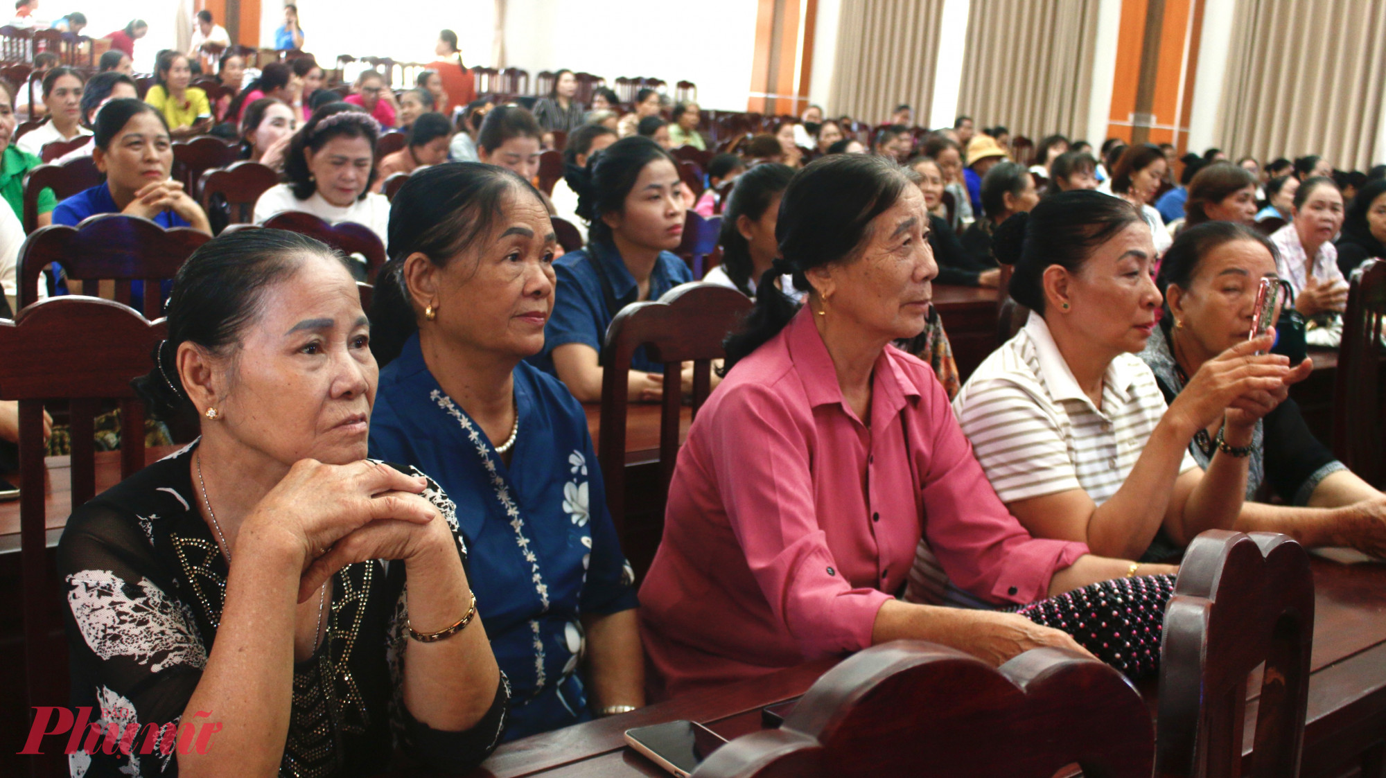  Chương trình có sự tham dự của 200 phụ nữ tại địa phương và nhiều em học sinh - Ảnh: Ngọc Trăm