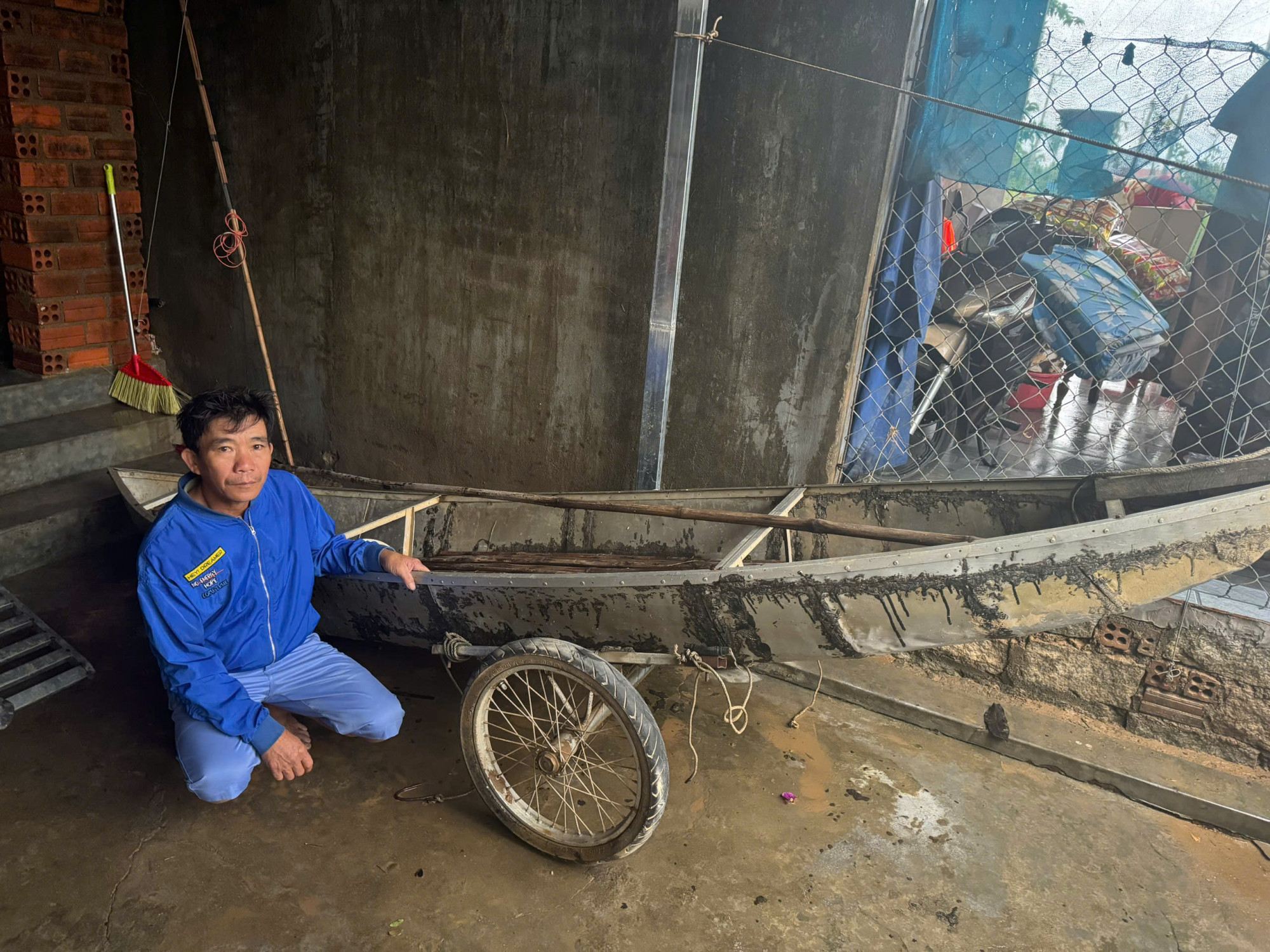 Anh Trần Công Thành - người đã bất chấp nguy hiểm cứu nhiều người trong vùng lũ - Ảnh: H.D.