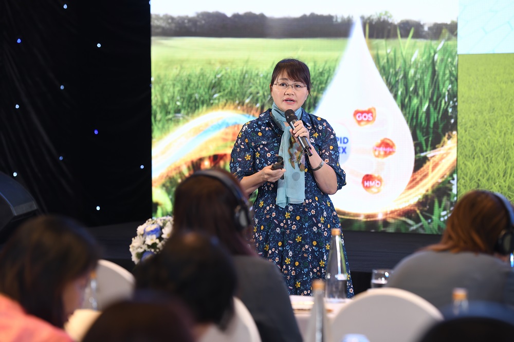 TS.BS Nguyễn Thị Thu Hậu - Trưởng khoa Dinh dưỡng - Bệnh viện Nhi Đồng 2 TPHCM chia sẻ về “bộ ba dưỡng chất”MLC, HMO, GOS giúp cân bằng hệ vi sinh đường ruột - Ảnh: Vi Vi