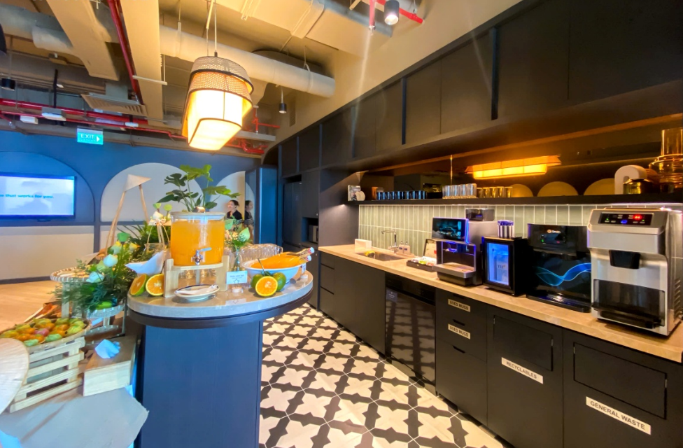 Khu bếp tiện nghi tại JustCo