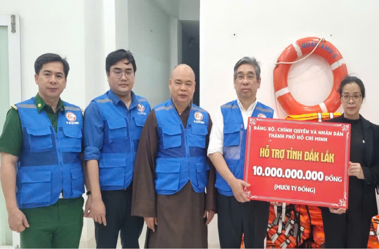 TP HCM TP HCM cùng đoàn công tác đã đến phường Đông Hòa (tỉnh Đắk Lắk) trao hỗ trợ 10 tỉ đồng