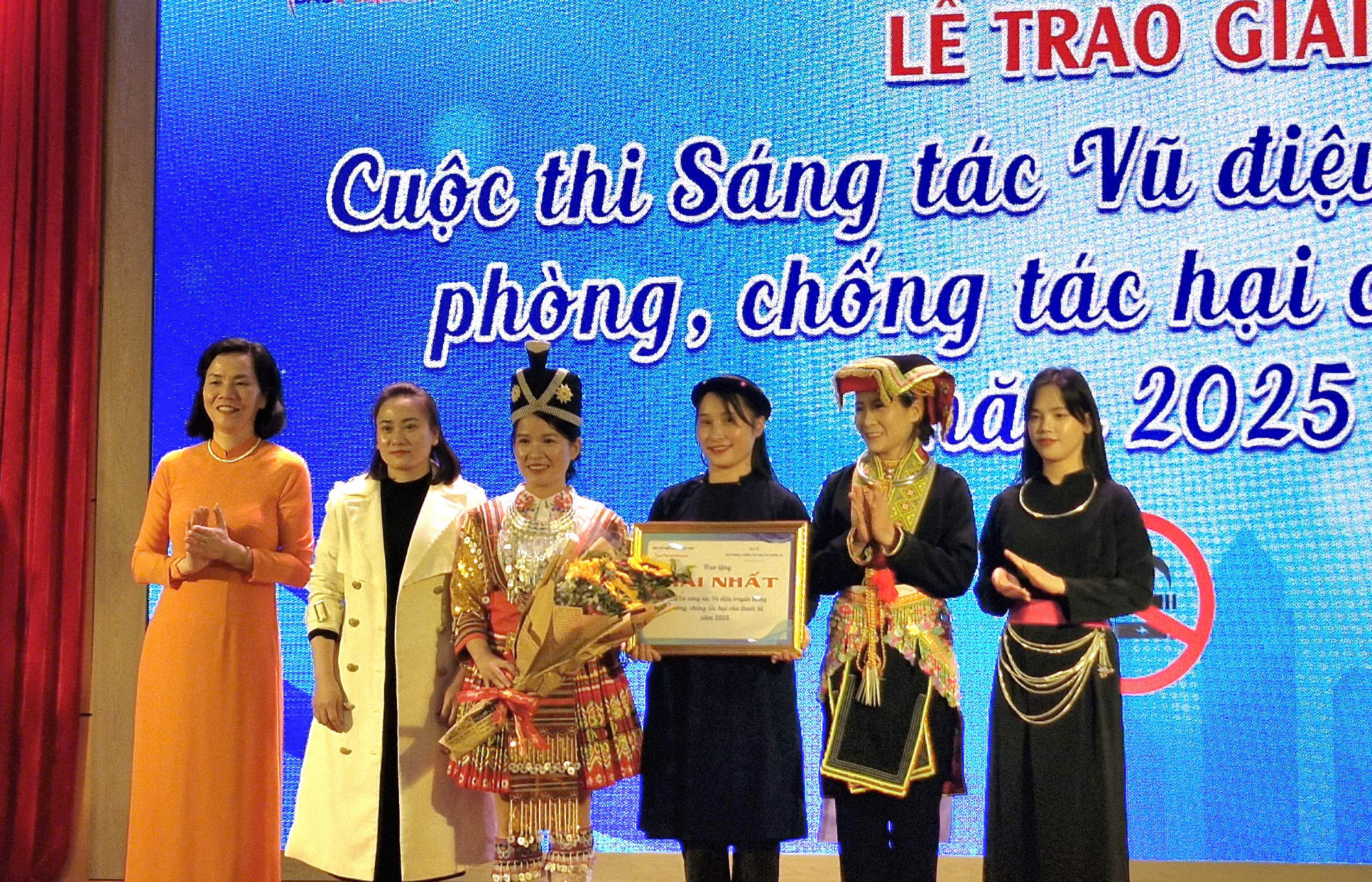 Trao Giải Nhất của chương trình cho