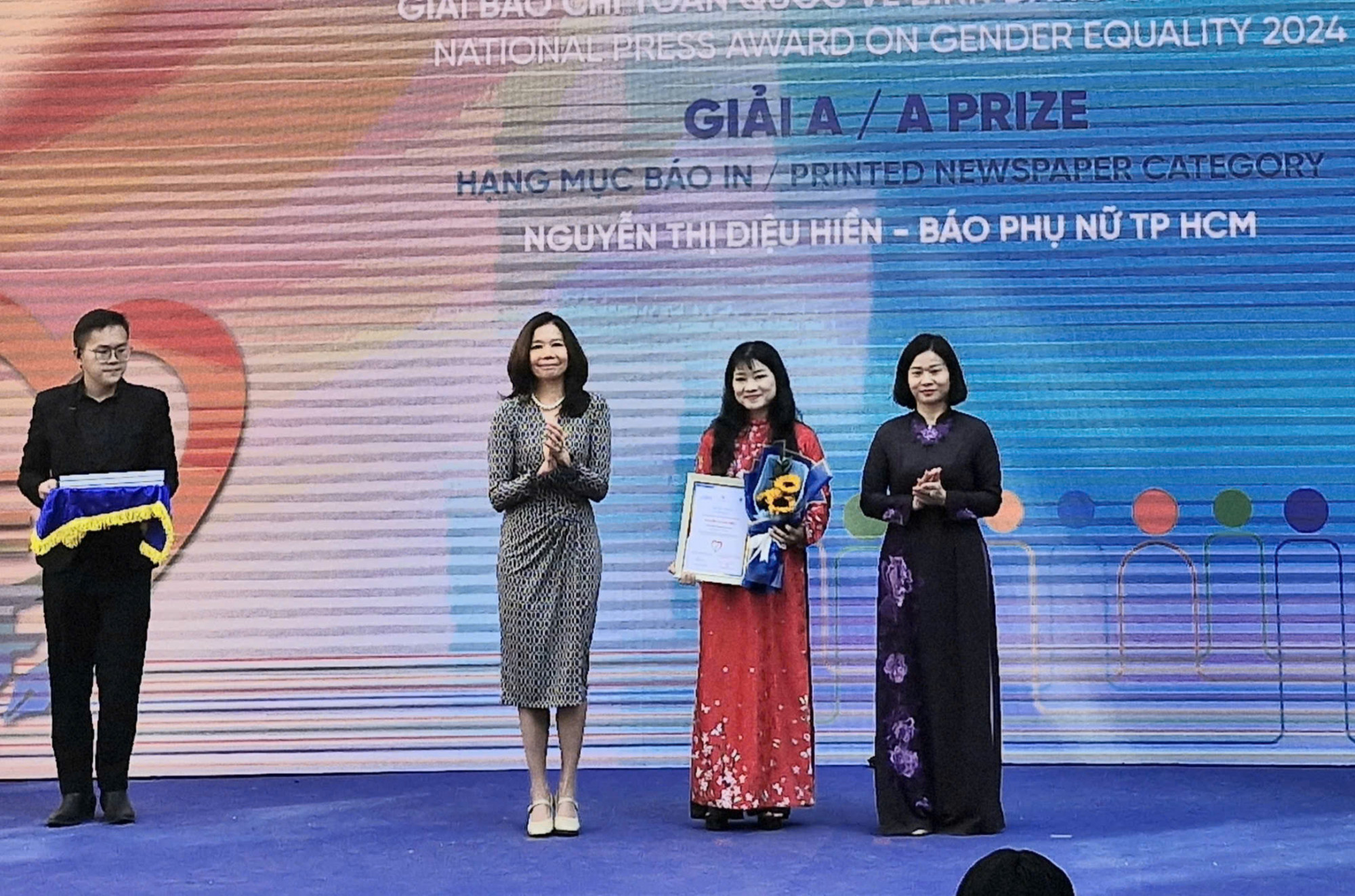 Tác giả Tô Diệu Hiền - Báo Phụ nữ TPHCM đạt Giải nhất tại Giải t