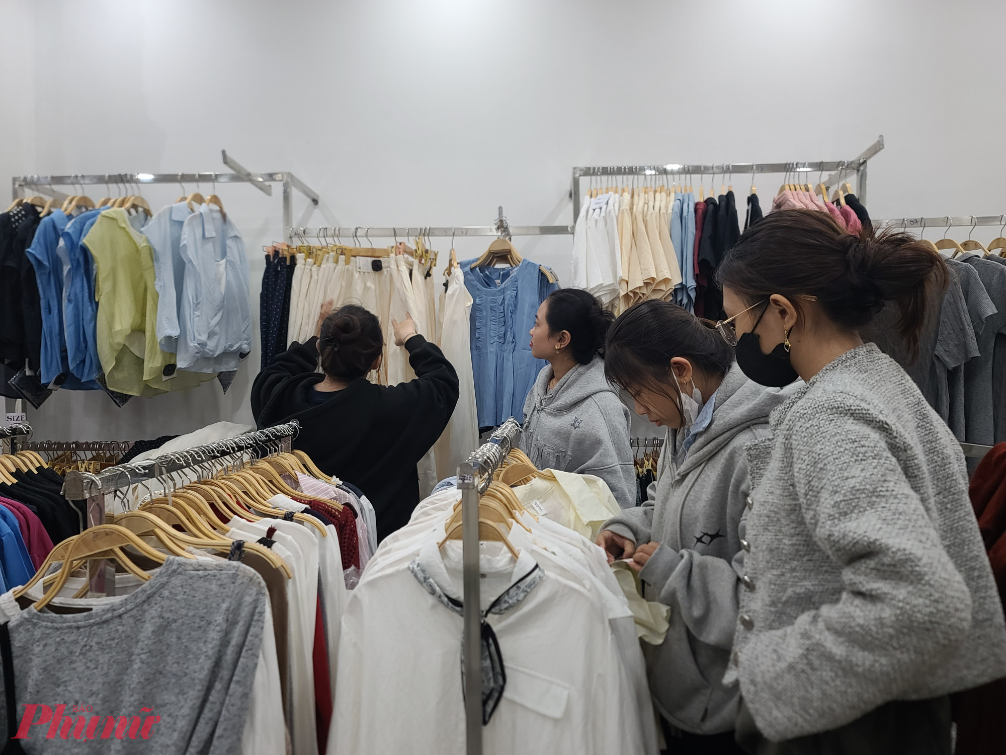 Nhu cầu mua sắm quần áo của nhiều người dân phía Đông tỉnh Đắk Lắk tăng vọt