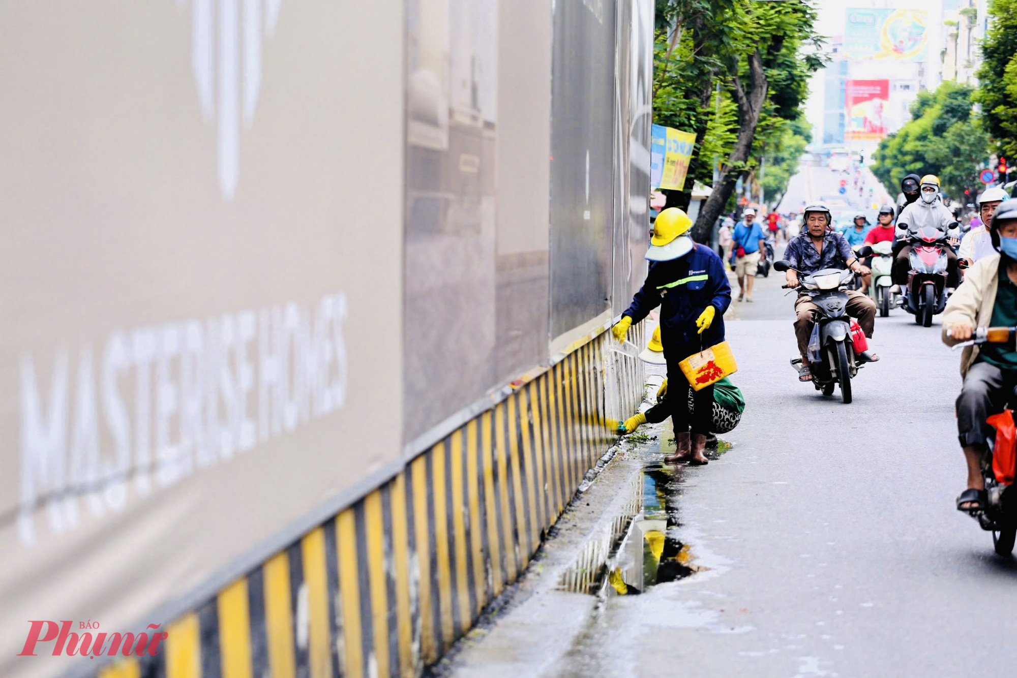 Giai đoạn 2021-2022, dự án đổi tên thành One Central HCM, sau đó được bàn giao cho Viva Land (thuộc hệ sinh thái Vạn Thịnh Phát) và mang tên Pearl. Đến cuối năm 2022, các vướng mắc pháp lý liên quan Vạn Thịnh Phát khiến dự án rơi vào trạng thái “đóng băng”, logo Viva Land cũng được tháo khỏi công trường.