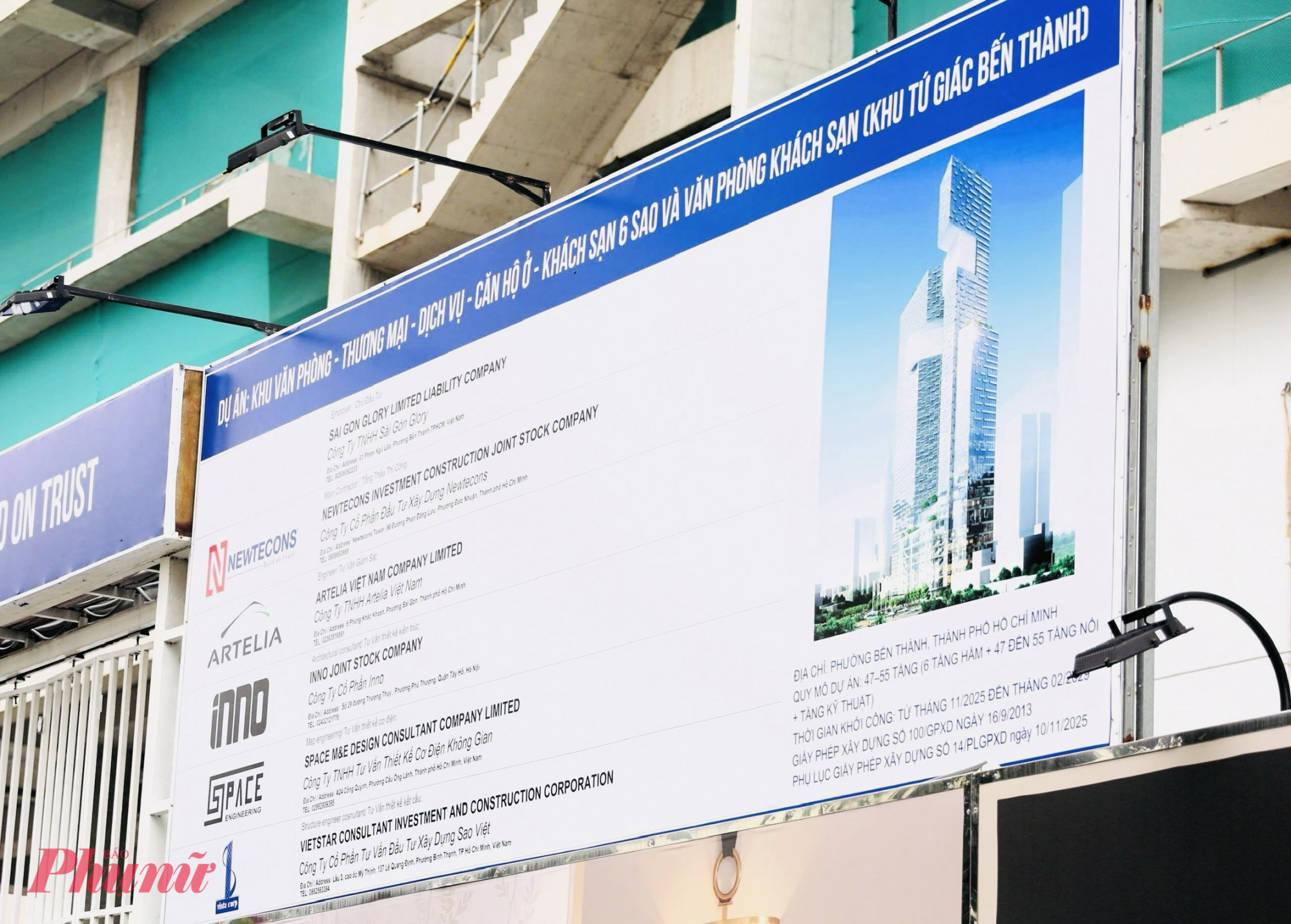 Bảng thông tin dự án được treo mới trở lại.