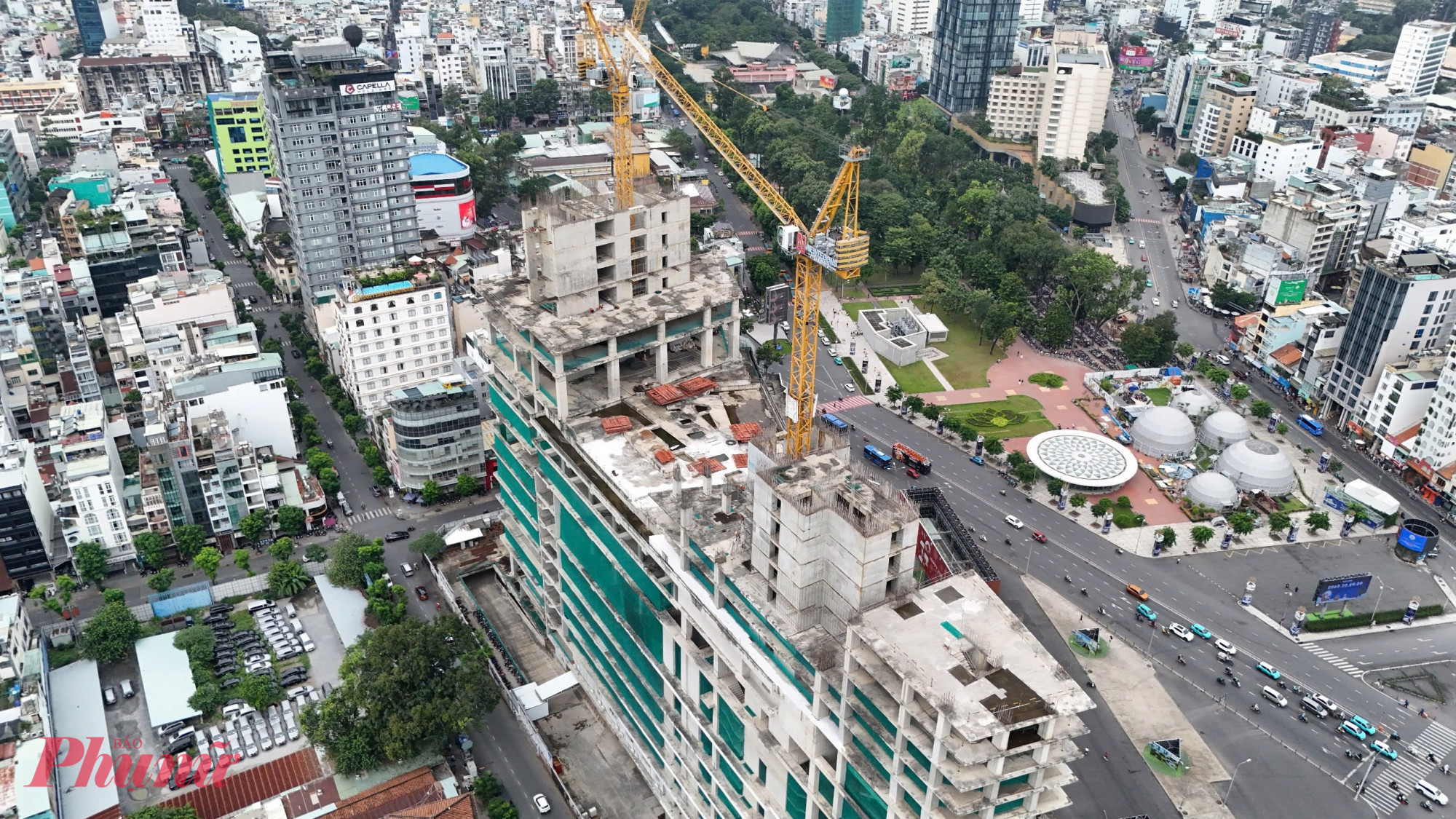 Cuối năm 2024, Bitexco chuyển nhượng toàn bộ vốn tại Saigon Glory cho Công ty TNHH Bất động sản Phương Đông Hà Nội. Đến tháng 5/2025, Masterise Homes xác nhận trở thành đơn vị phát triển mới và khẳng định sẽ tiếp tục triển khai dự án. Quy hoạch dự án gồm 2 tòa tháp cao 46 và 55 tầng, tích hợp căn hộ, văn phòng, khách sạn 6 sao và trung tâm thương mại.