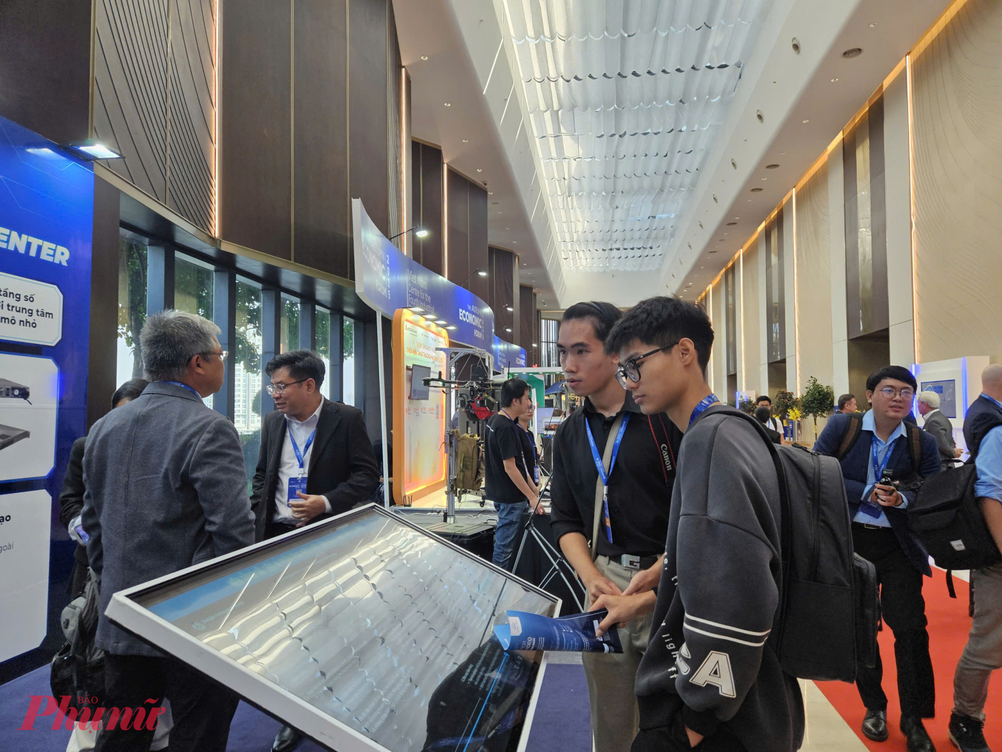 Các doanh nghiệp và trường đại học giới thiệu giải pháp hạ tầng - công nghệ phân tích dữ liệu lớn do Việt Nam tự phát triển, giúp giảm 30-40% chi phí so với mua bản quyền nước ngoài.