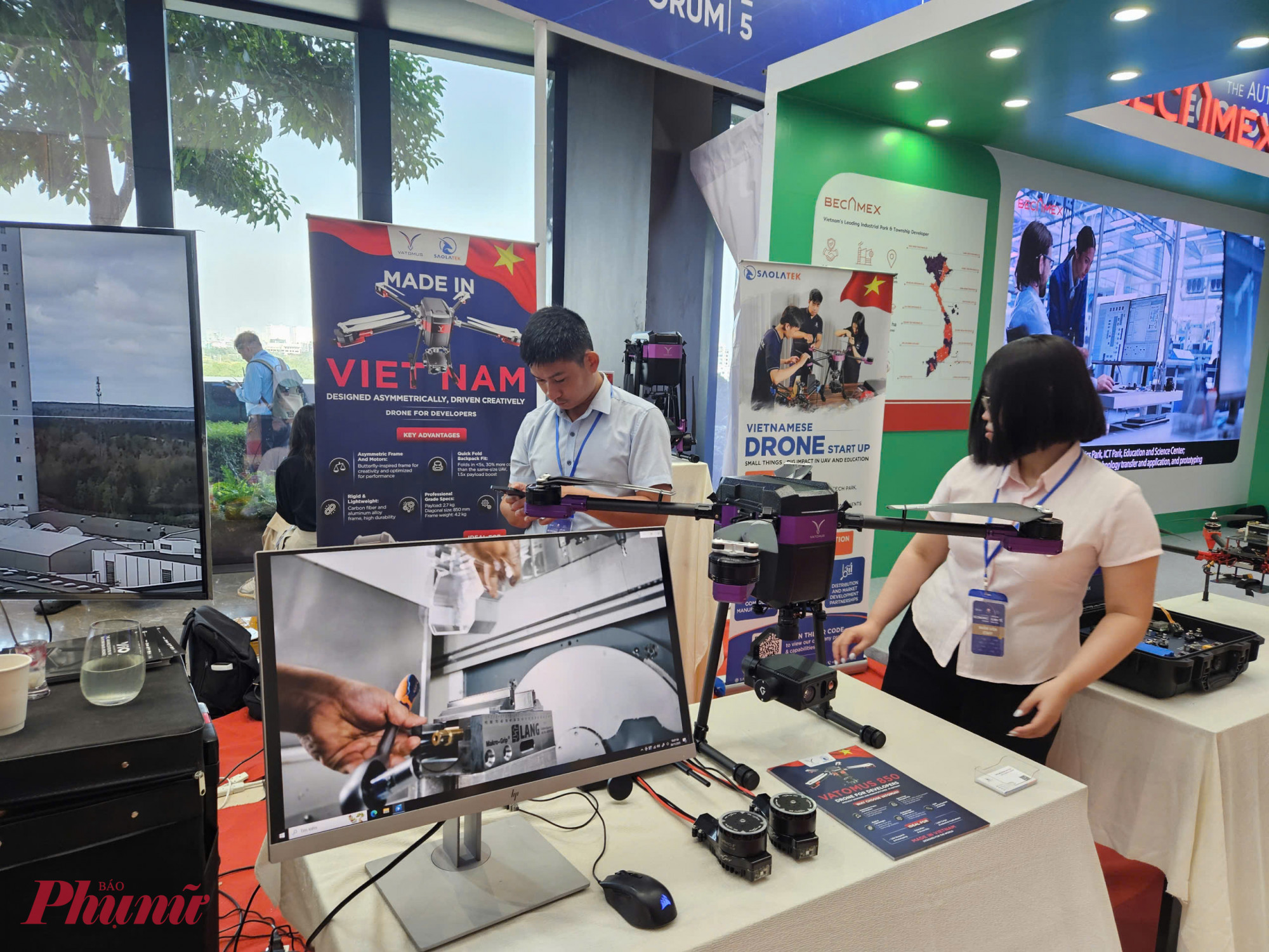 Ngoài mô-đun camera hình cầu, doanh nghiệp này còn có một số thiết bị điều khiển máy bay không người lái 