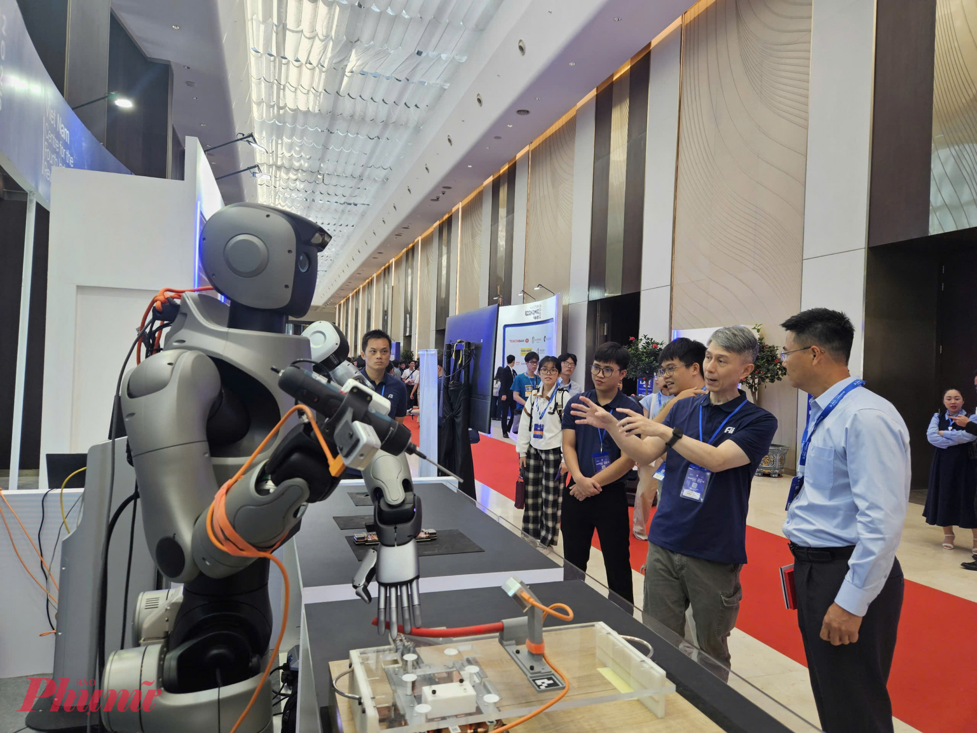 Đây cũng là thiết bị duy nhất trong nhóm công nghệ nước ngoài được trưng bày tại sự kiện này 