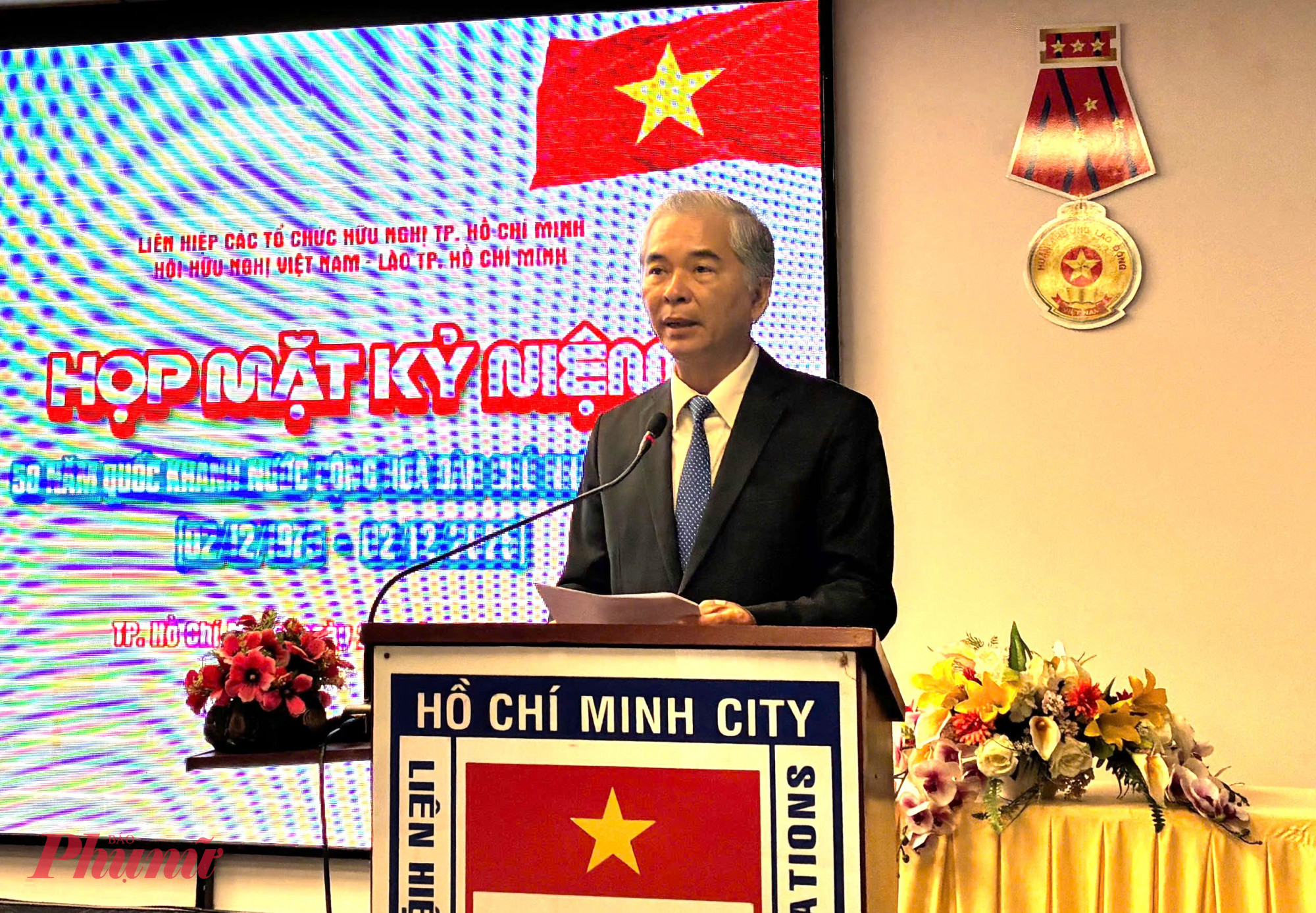 Ông Ngô Minh Châu - nguyên Phó Chủ tịch UBND TPHCM, Chủ tịch Hội Hữu nghị Việt Nam - Lào TPHCM phát biểu tại buổi họp mặt