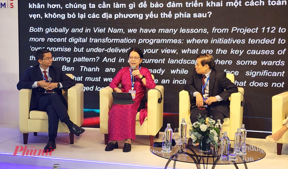Bà Võ Thị Trung Trinh, Giám đốc Trung tâm Chuyển đổi số TPHCM, nhận định Việt Nam còn gặp nhiều vấn đề về quy chuẩn hóa và chia sẻ nguồn dữ liệu giữa các địa phương, tổ chức.