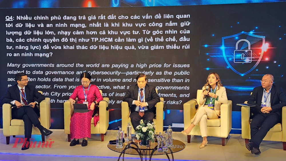 Trả lời câu hỏi về về vấn đề an ninh mạng, bà Julia Le cho rằng TPHCM cần một trung tâm an ninh mạng 24/7 để phản ứng tập trung chống lại các cuộc tấn công, đồng thời xây dựng một đội ngũ nhân lực trẻ đa lĩnh vực để cùng phối hợp trong công tác an ninh mạng