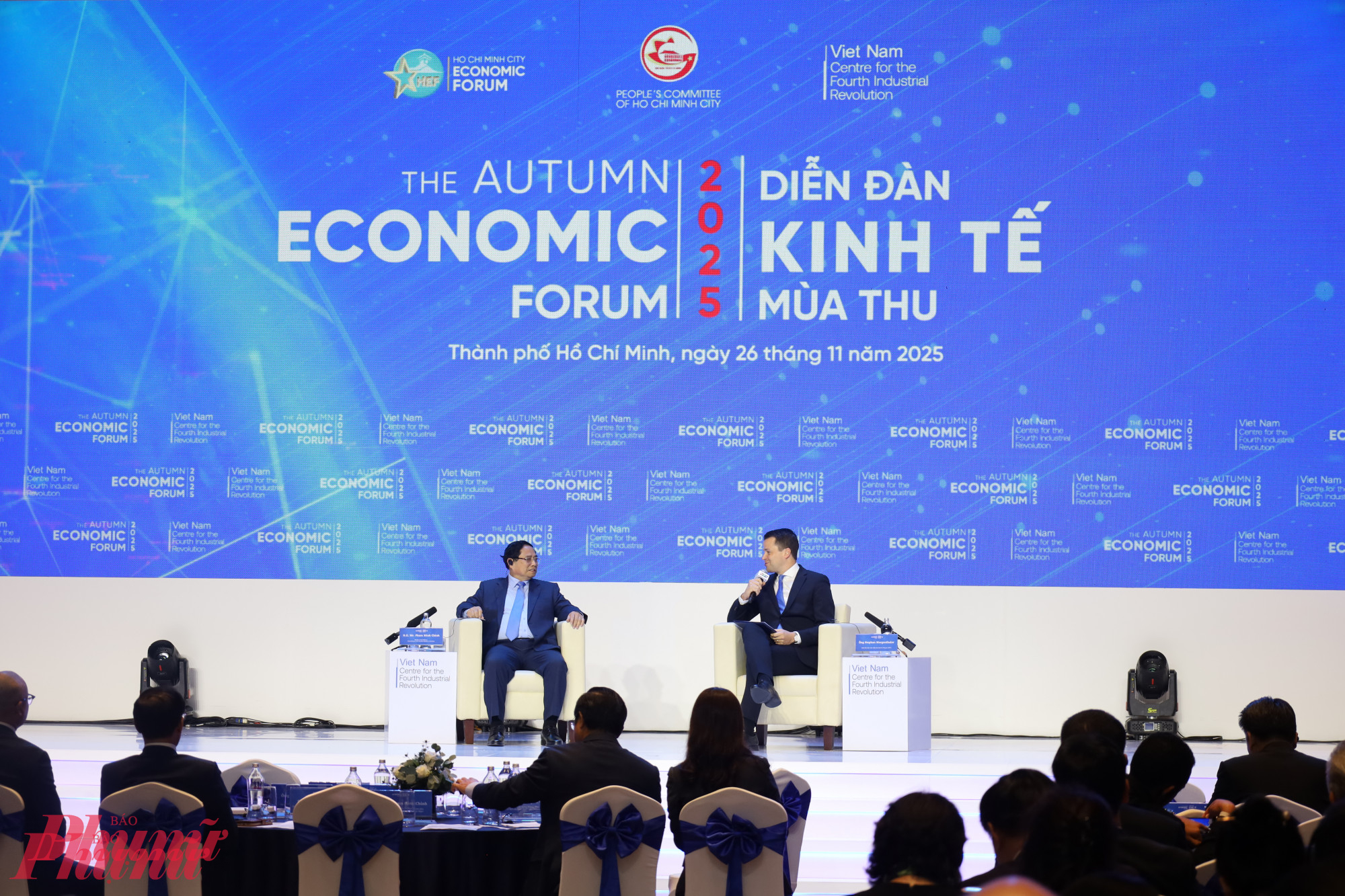 Việt Nam chọn chiến lược xanh - số, đặt con người là chủ thể của phát triển Thủ tướng Phạm Minh Chính đối thoại cùng Chủ tịch WEF khoa học, công nghệ định hình Việt Nam trong Kỷ nguyên vươn mình.