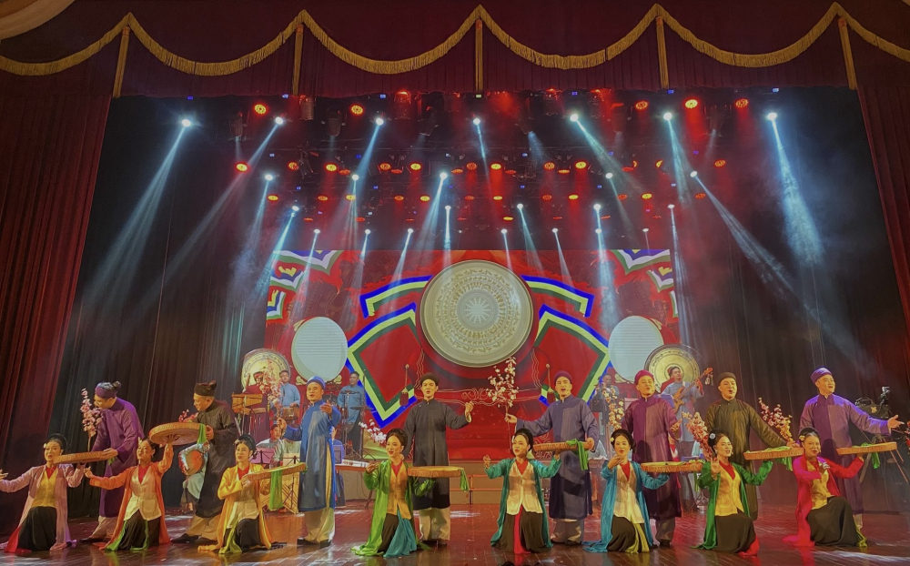 Tối 26/11, tại Hà Nội, Liên hoan Tuồng và Dân ca kịch toàn quốc 2025 đã khép lại với lễ bế mạc và trao giải.