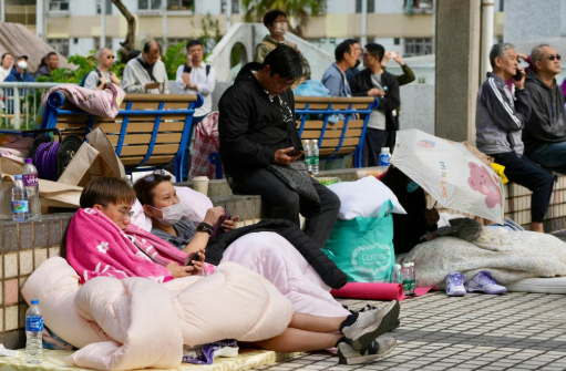 Những người may mắn chạy thoát nhu7g vẫn không thể nào ngôi