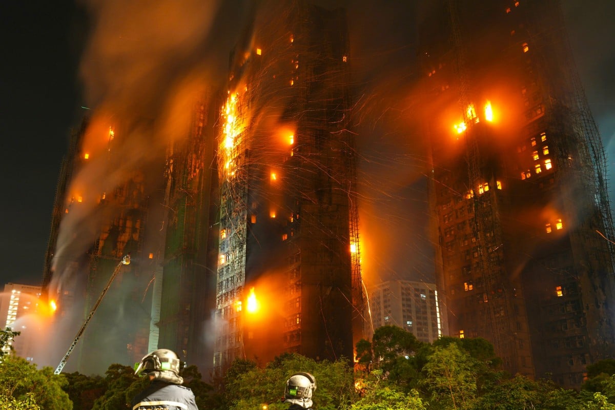 44 người thiệt mạng trong vụ cháy chung cư tại Hồng Kông, Trung Quốc - Ảnh: SCMP