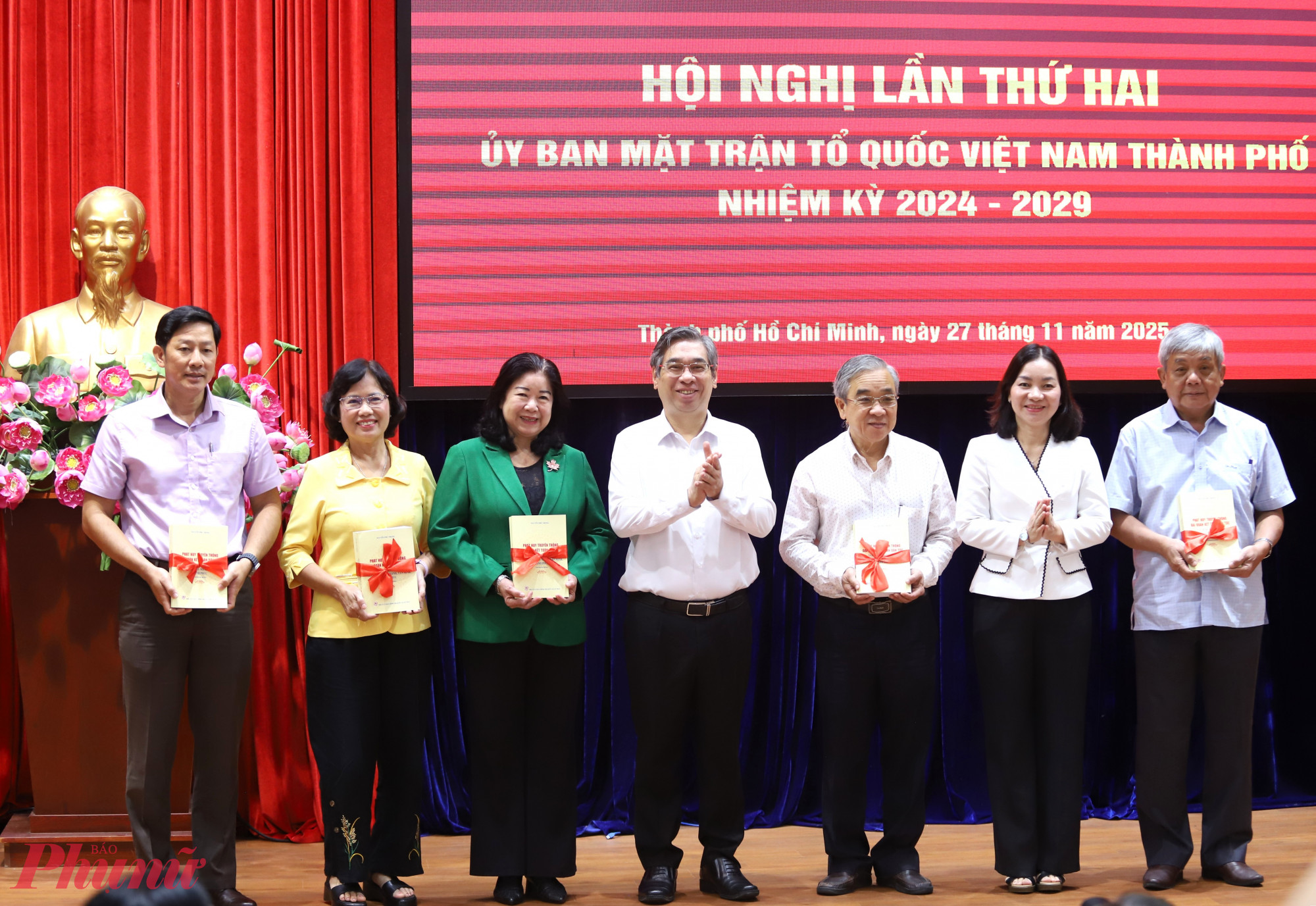 Ra mắt 6 tổ chức hội đủ điều kiện được công nhận là tổ chức thành viên của Ủy ban MTTQ Việt Nam TPHCM - Ảnh: Thanh Tâm