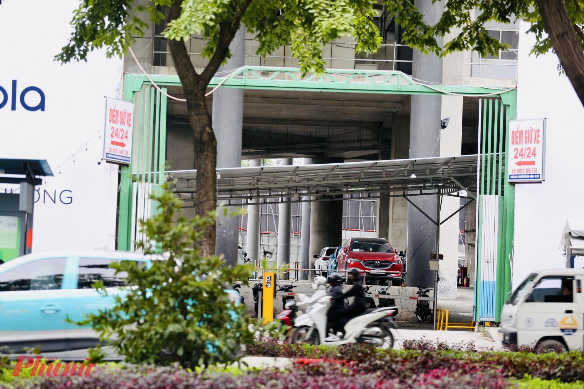 Theo ghi nhận của phóng viên báo Phụ nữ, Hiện khu đất được tận dụng làm bãi giữ xe với hai cổng ra vào trên đường Hàm Nghi và Tôn Đức Thắng. Nhiều tầng trên của công trình đã xuống cấp sau hơn một thập kỷ phơi mưa nắng. Tòa nhà từng được thiết kế mô phỏng hình tượng con rồng với các lớp kính tạo hiệu ứng vảy rồng – một điểm nhấn kiến trúc kỳ vọng cho trung tâm thành phố.