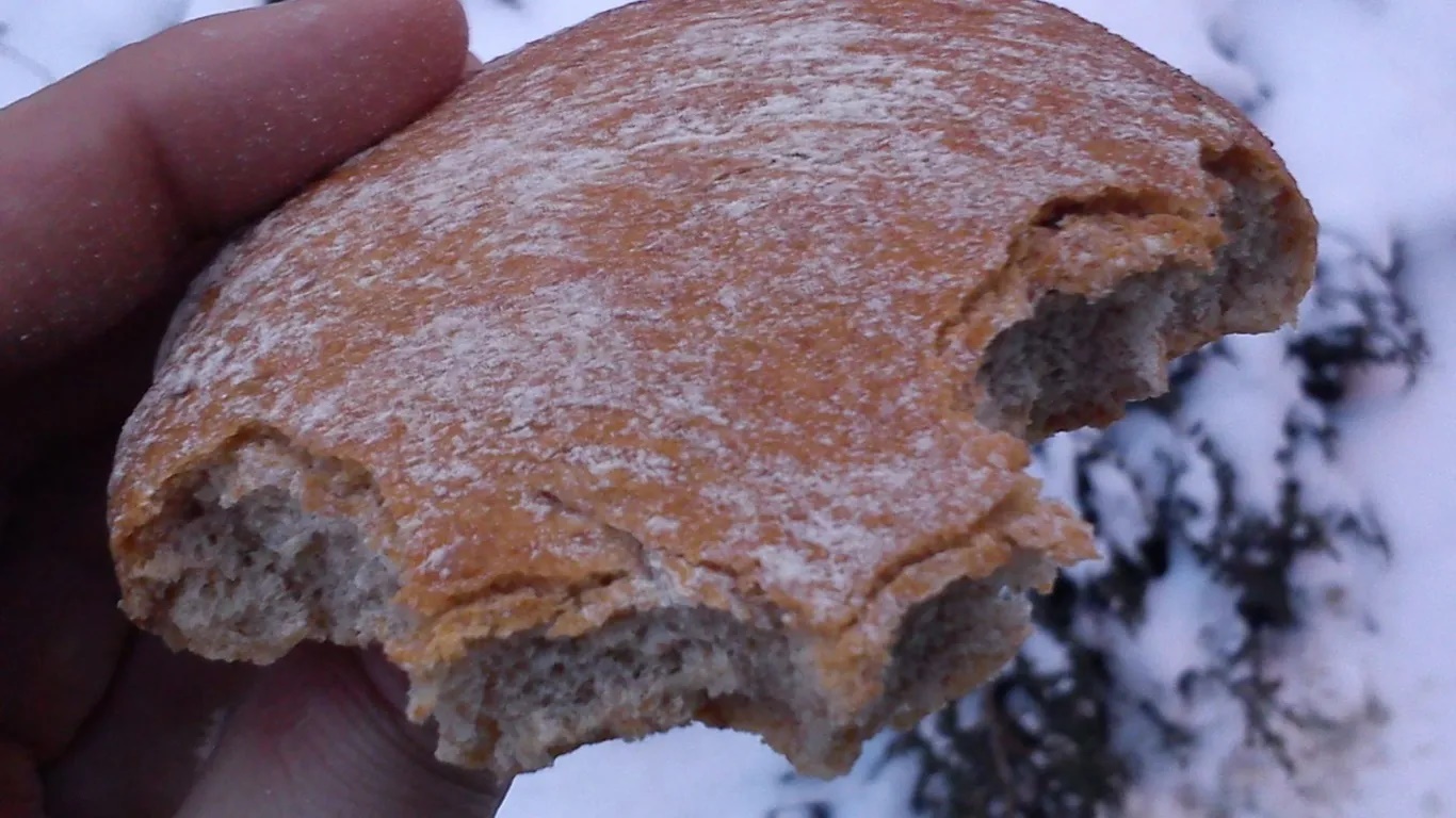 Bánh mì podplomyk của Ba Lan. Bánh này ăn kèm với phô mai trắng và mứt trái cây theo mùa. Các quán cà phê địa phương cũng phục vụ podplomyk với các món hầm, các món thịt và rau củ. Đây một trong những loại bánh mì lâu đời nhất ở Đông Âu.