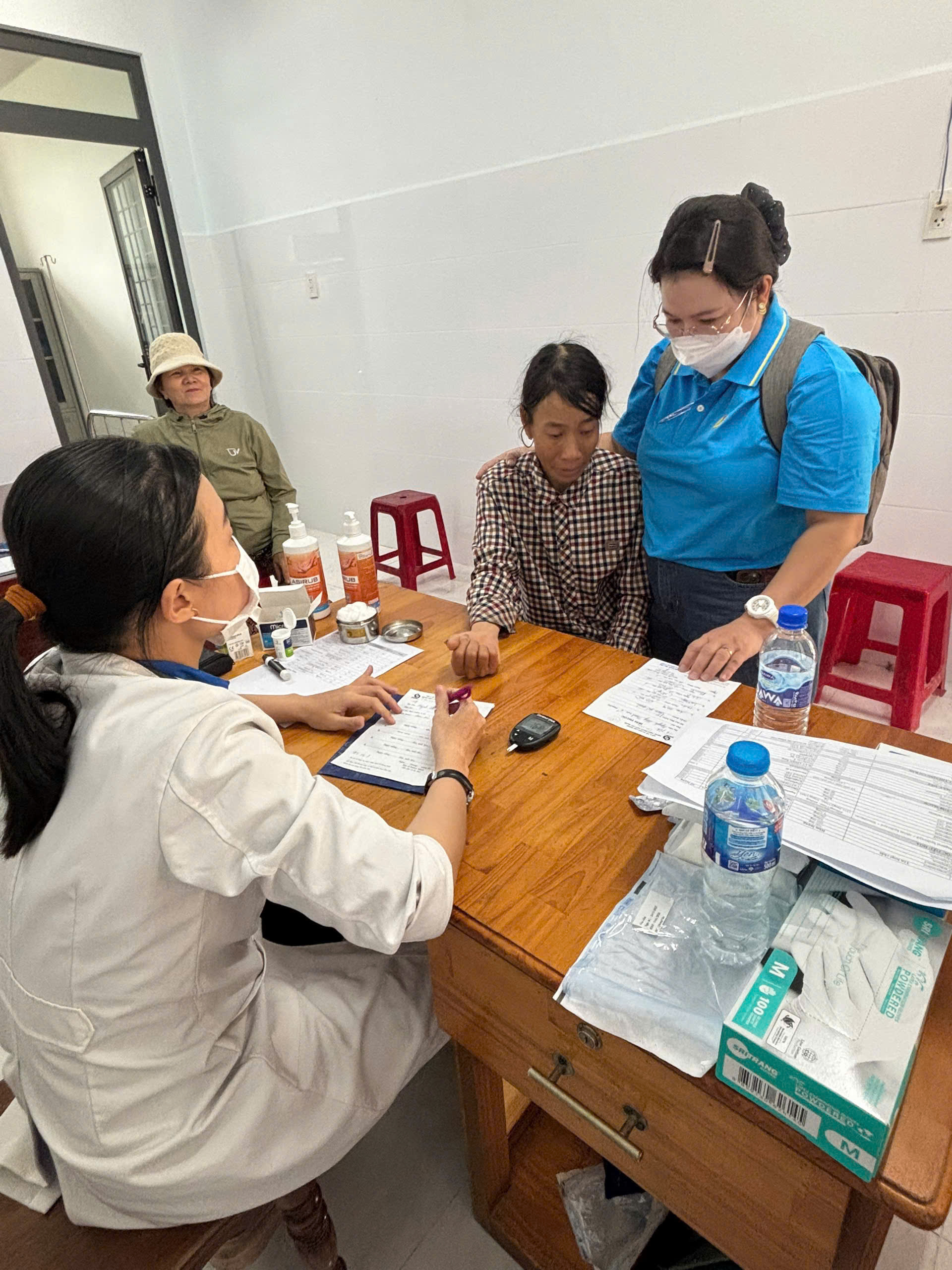 Chị Oanh xúc động khi được quan tâm, chia sẻ, ảnh M.T