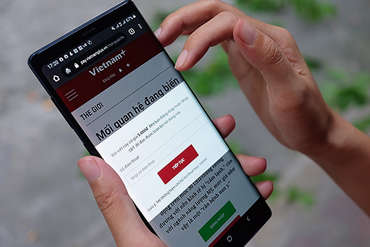 thu phí đọc báo online trở thành giải pháp giúp báo chí bảo vệ lao động sáng tạo của mình - Ảnh: Vũ Minh/HNM