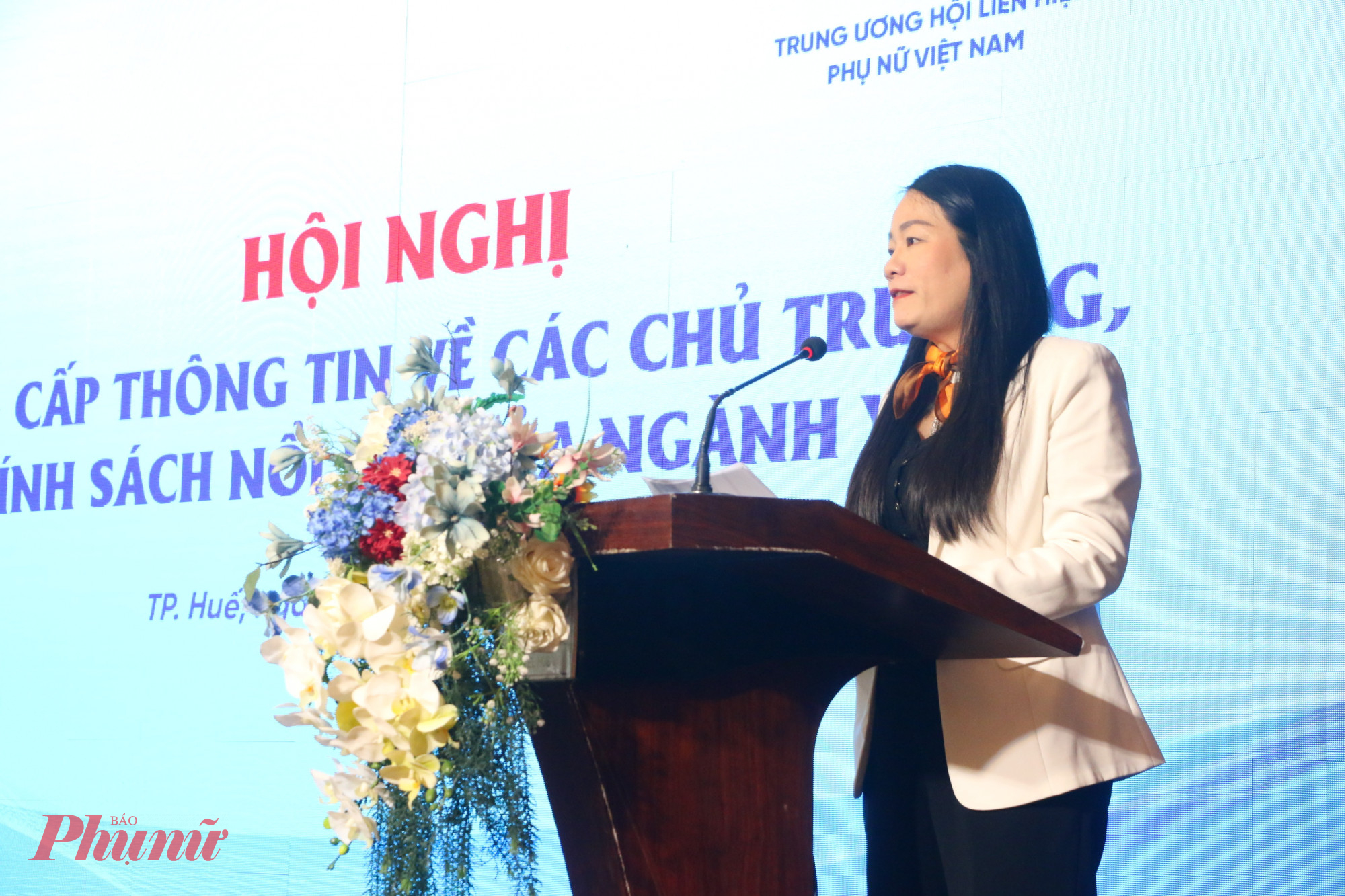 BàTrần Thị Kim Loan - Phó Chủ tịch Ủy ban MTTQ Việt Nam, Chủ tịch Hội LHPN TP Huế - phát biểu