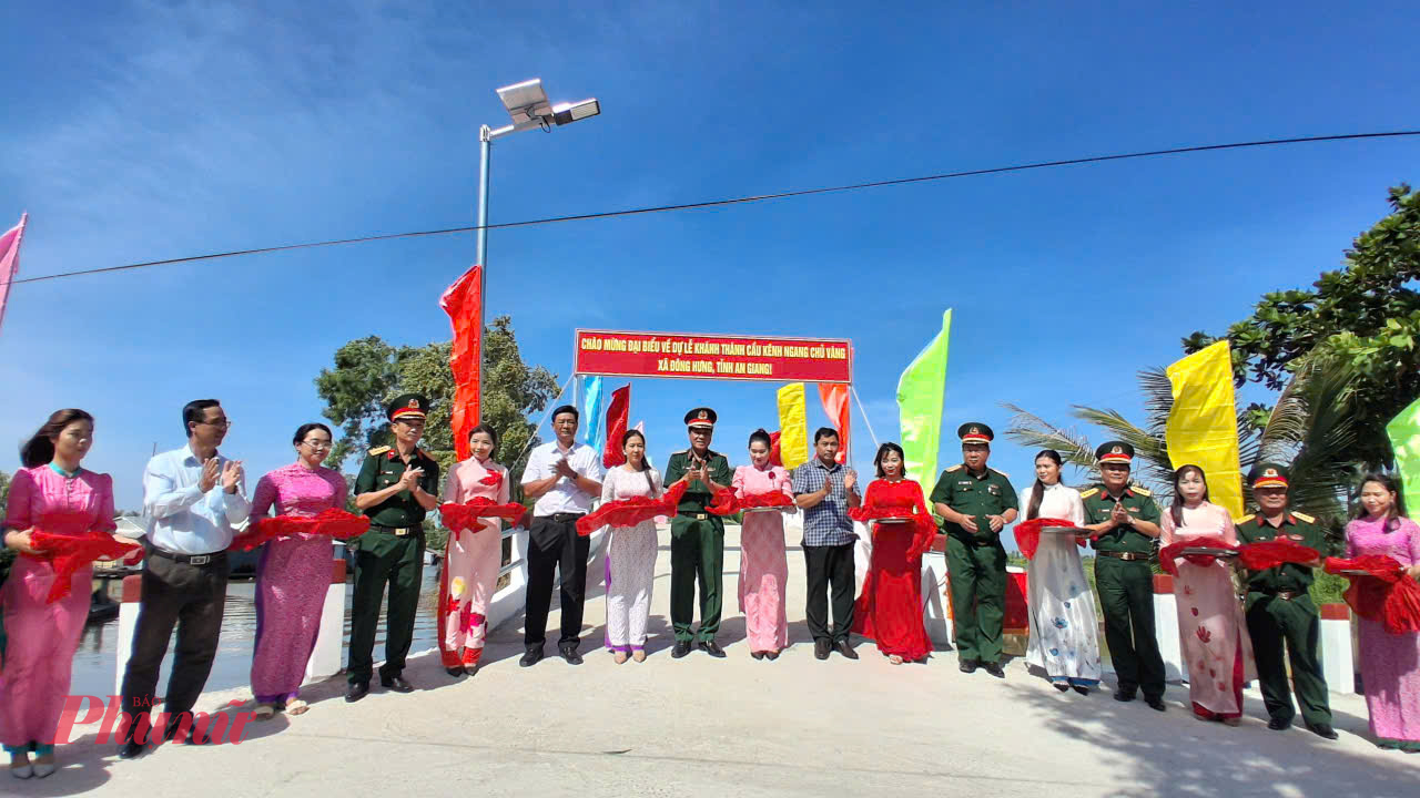 Bộ Tư lệnh Quân khu 9 khánh thành cầu Kênh ngang Chủ Vàng - Ảnh Phương Vũ