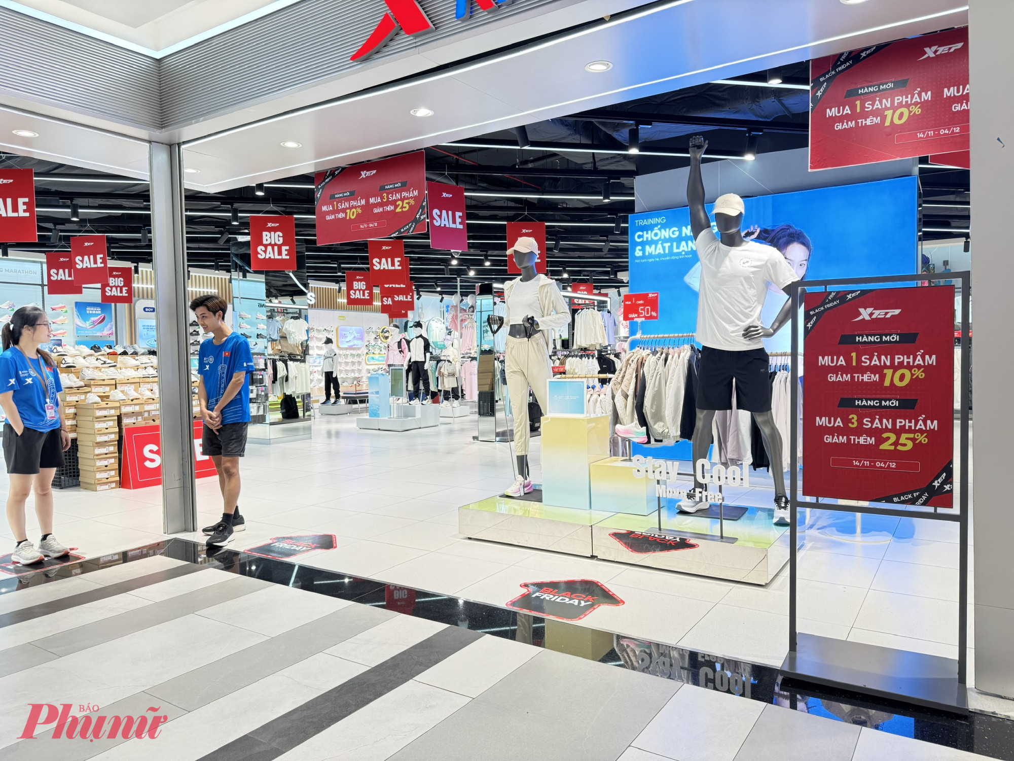 Các dịp Back Friday trước, đa phần các nhãn hàng sẽ giảm giá sản phẩm đã qua xu hướng. Nhưng dịp này, rất nhiều thương hiệu giảm giá sản phẩm mới. Như cửa hàng 