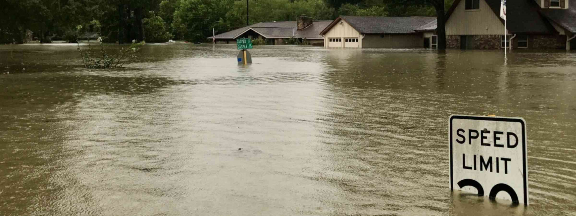 Đổ mọi tội lỗi cho những con đập là cách nghĩ đơn giản hóa nguy hiểm Tháng 7 năm 2025, một trận lũ lớn gây thiệt hại nghiêm trọng và cướp đi sinh mạng nhiều người đã xảy ra tại bang Texas của Hoa Kỳ. - Ảnh: MDay Photography/Shutterstock