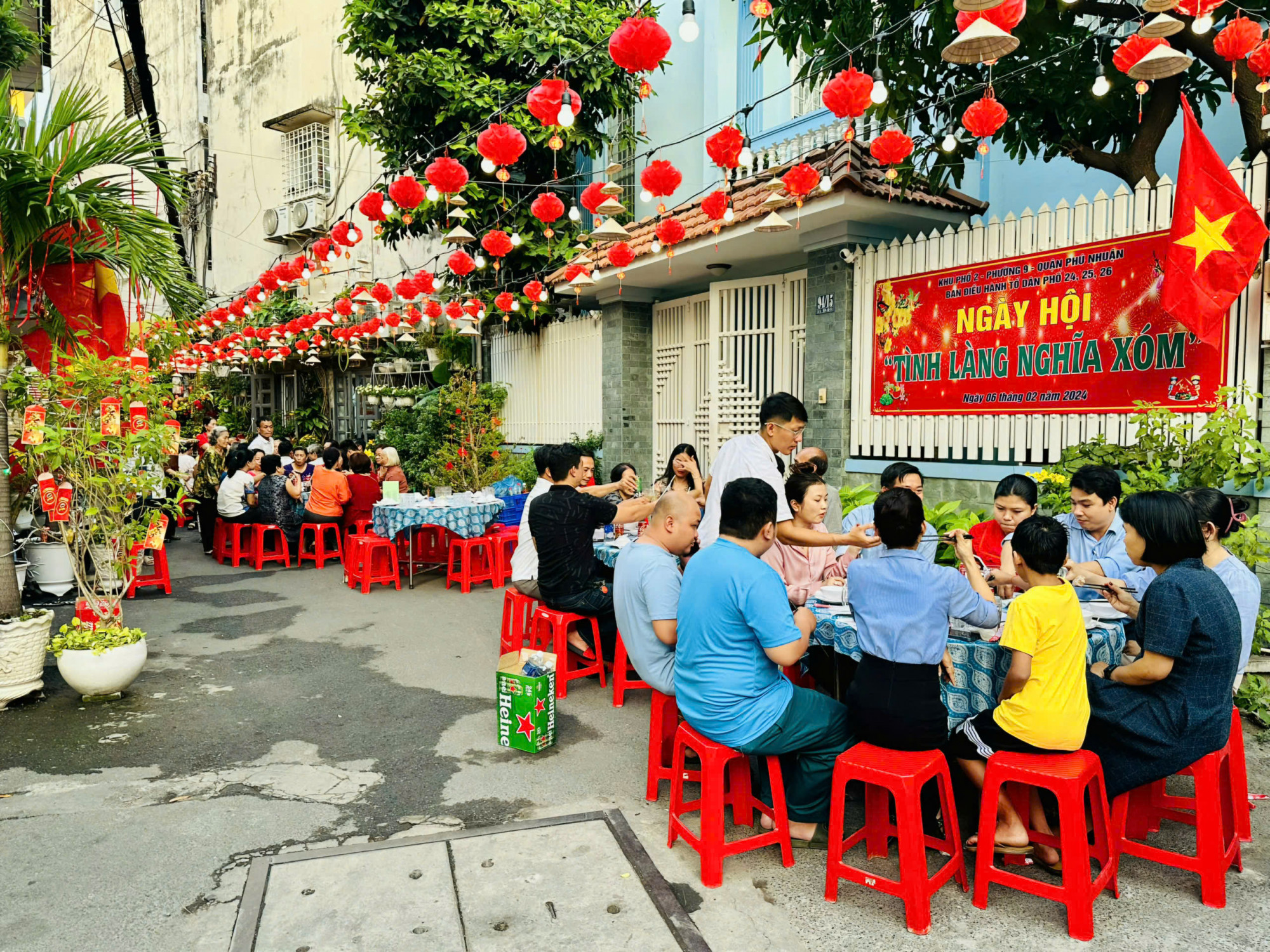 Ủy ban MTTQ Việt Nam phường Đức Nhuận tổ chức Ngày hội “Tình làng nghĩa xóm”. Mô hình này, được Mặt trận địa phương duy trì nhiều năm nay - Ảnh: MTTQ TPHCM