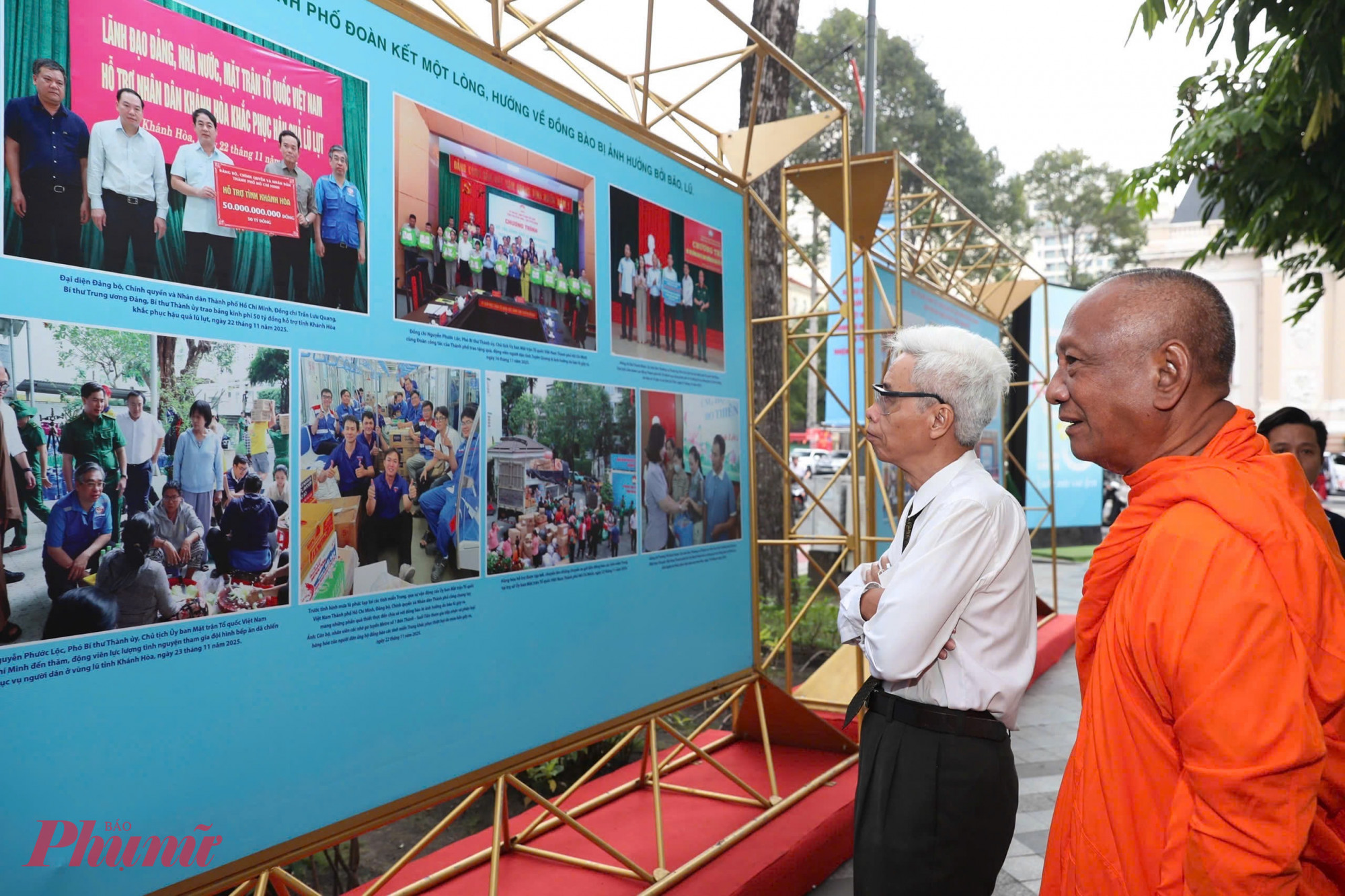 Cụm ảnh “Sức mạnh Đại đoàn kết” thu hút đông đảo đại biểu với những thông điệp nhân ái và lan tỏa cộng đồng.