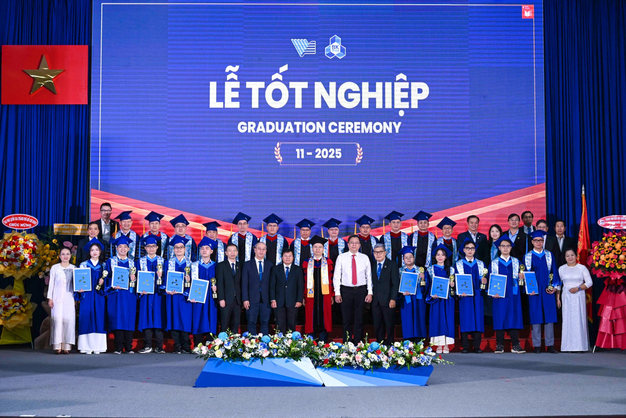 11 10 tân cử nhân, kỹ sư khác được Trường ĐH Bách khoa TPHCM trao cúp Toàn năng