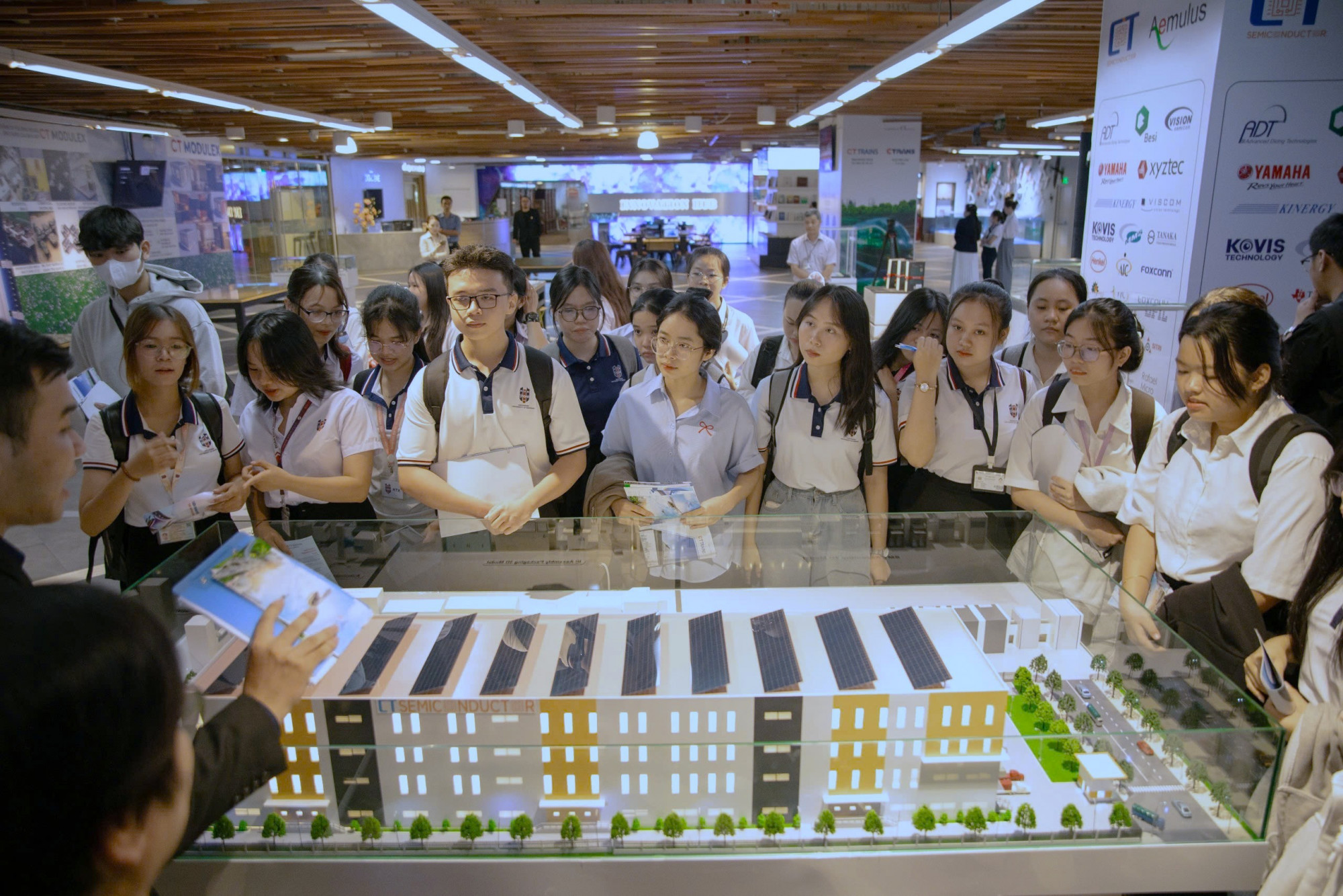 CT Innovation Hub 4.0 đón hàng ngàn sinh viên trong nước và quốc tế đến tham quan và học hỏi - Ảnh: CT Group