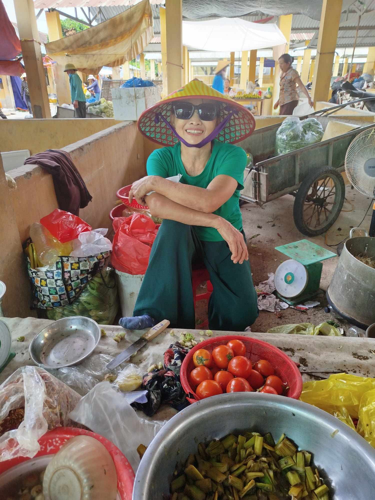 Mẹ tôi vẫn bán hàng ở chợ mỗi ngày nhưng không còn áp lực nhiều như trước  (Ảnh nhân vật cung cấp)