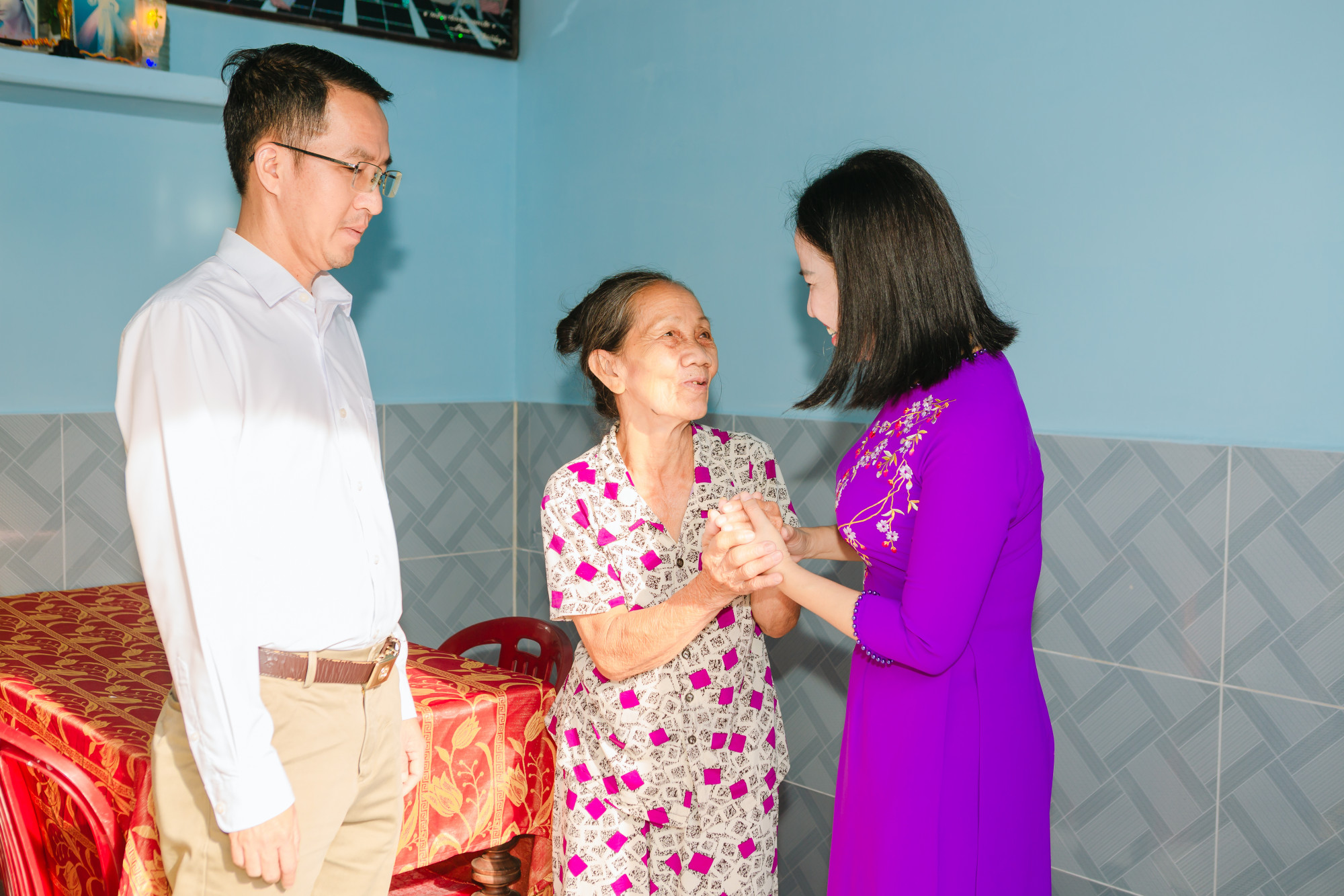 Niềm vui trong căn nhà mới, sau khi được Ủy ban MTTQ hỗ trợ kinh phí sửa chữa nhà 