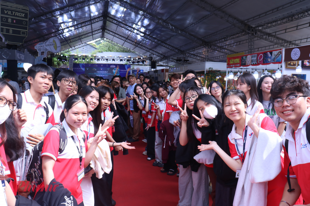 Lễ hội cũng thu hút sự tham gia của các bạn trẻ